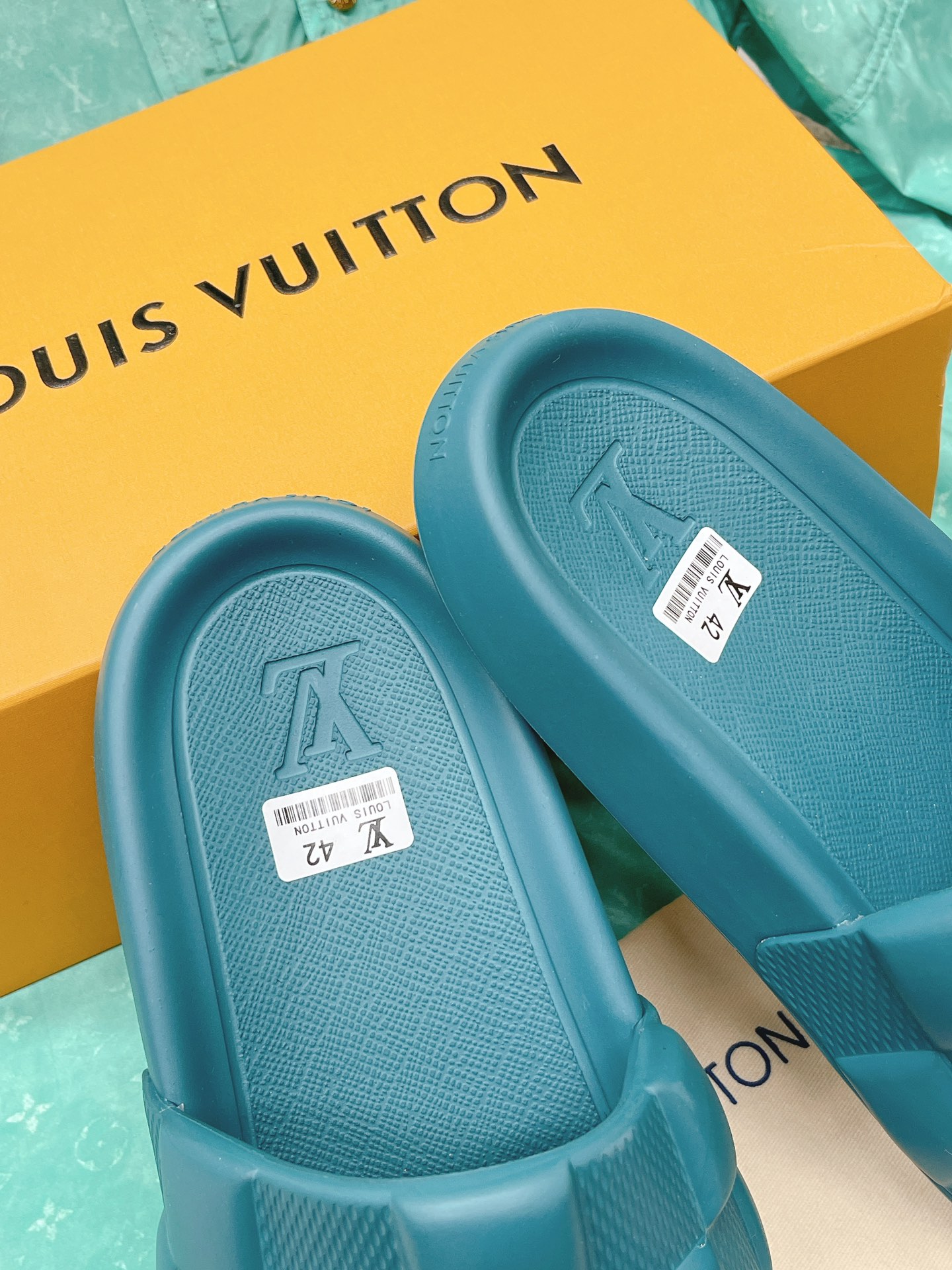 LOUIS VUITTON SLIDES