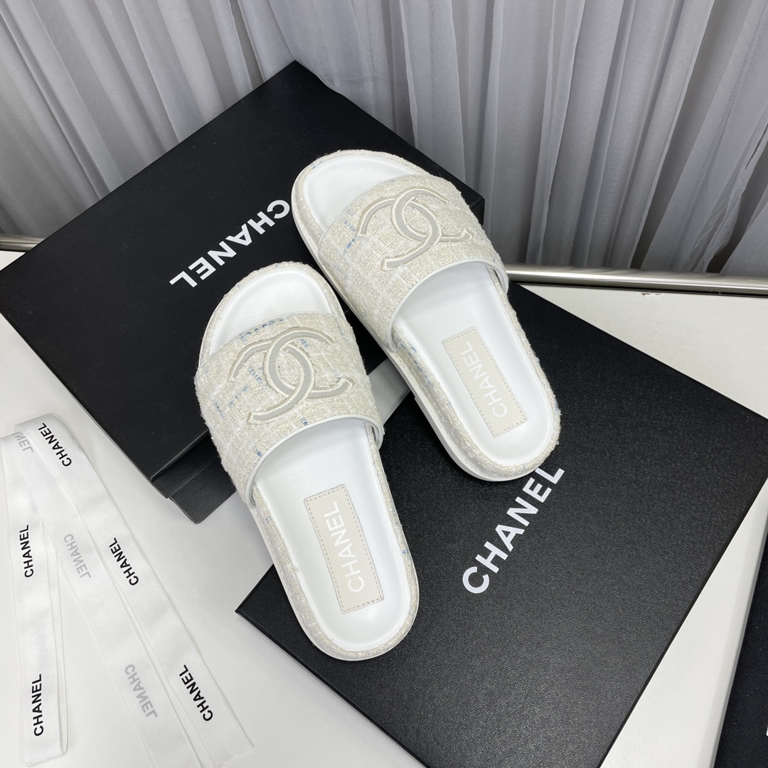CHANEL SLIDES