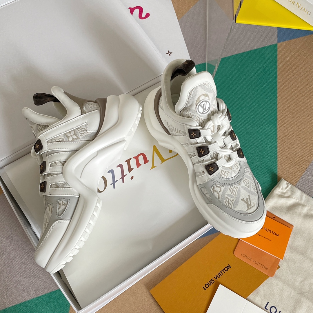 LOUIS VUITTON SNEAKERS