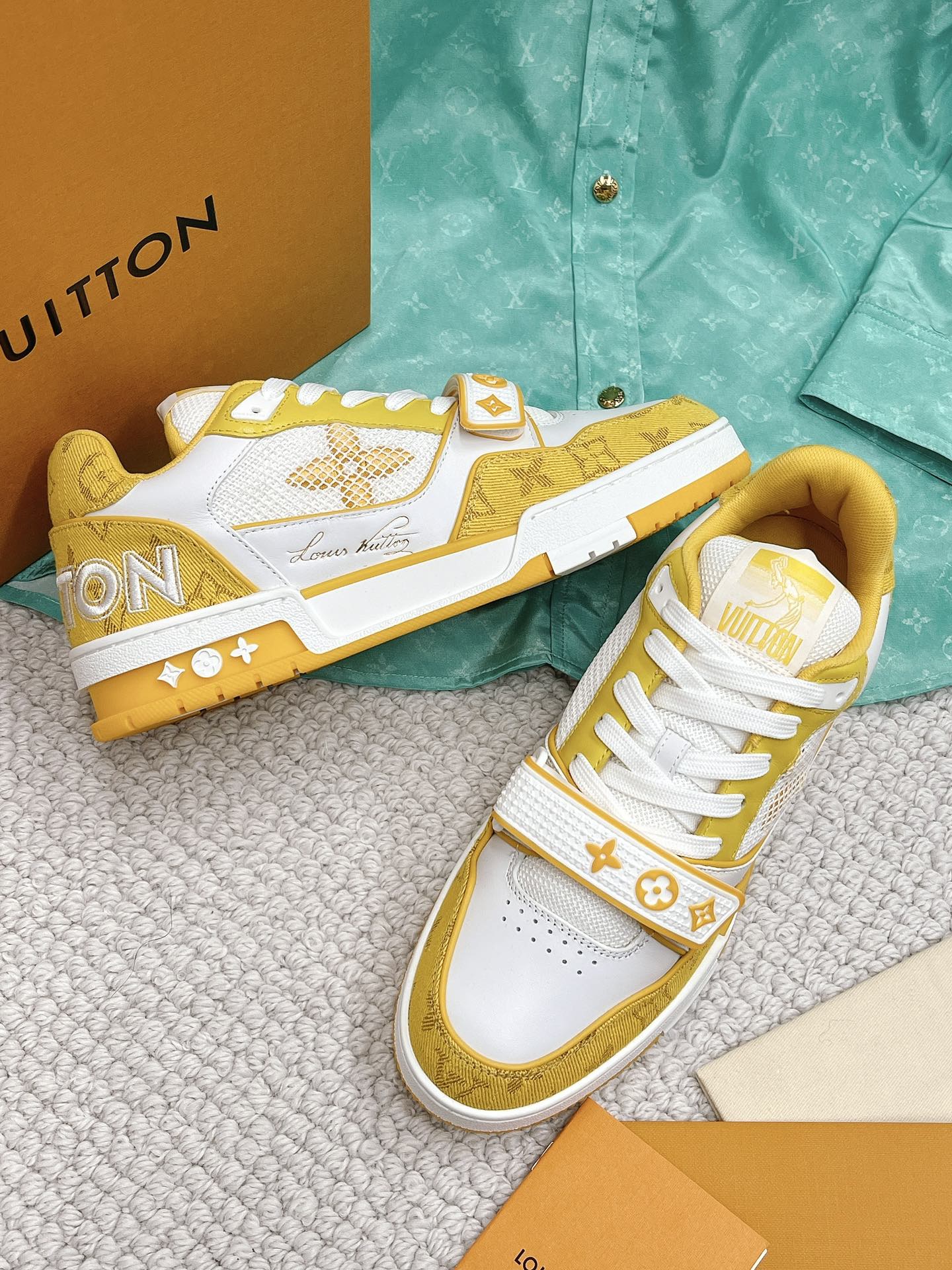 LOUIS VUITTON SNEAKERS