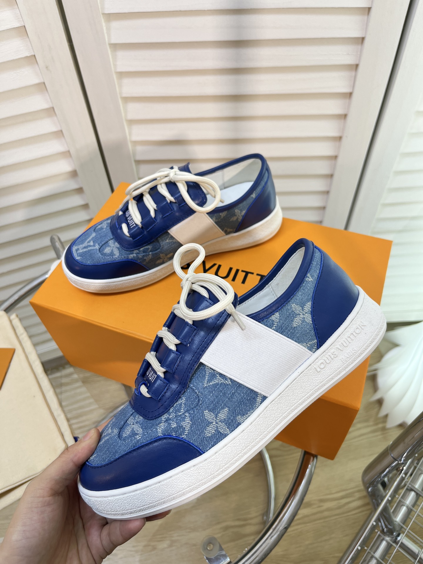 LOUIS VUITTON SNEAKERS