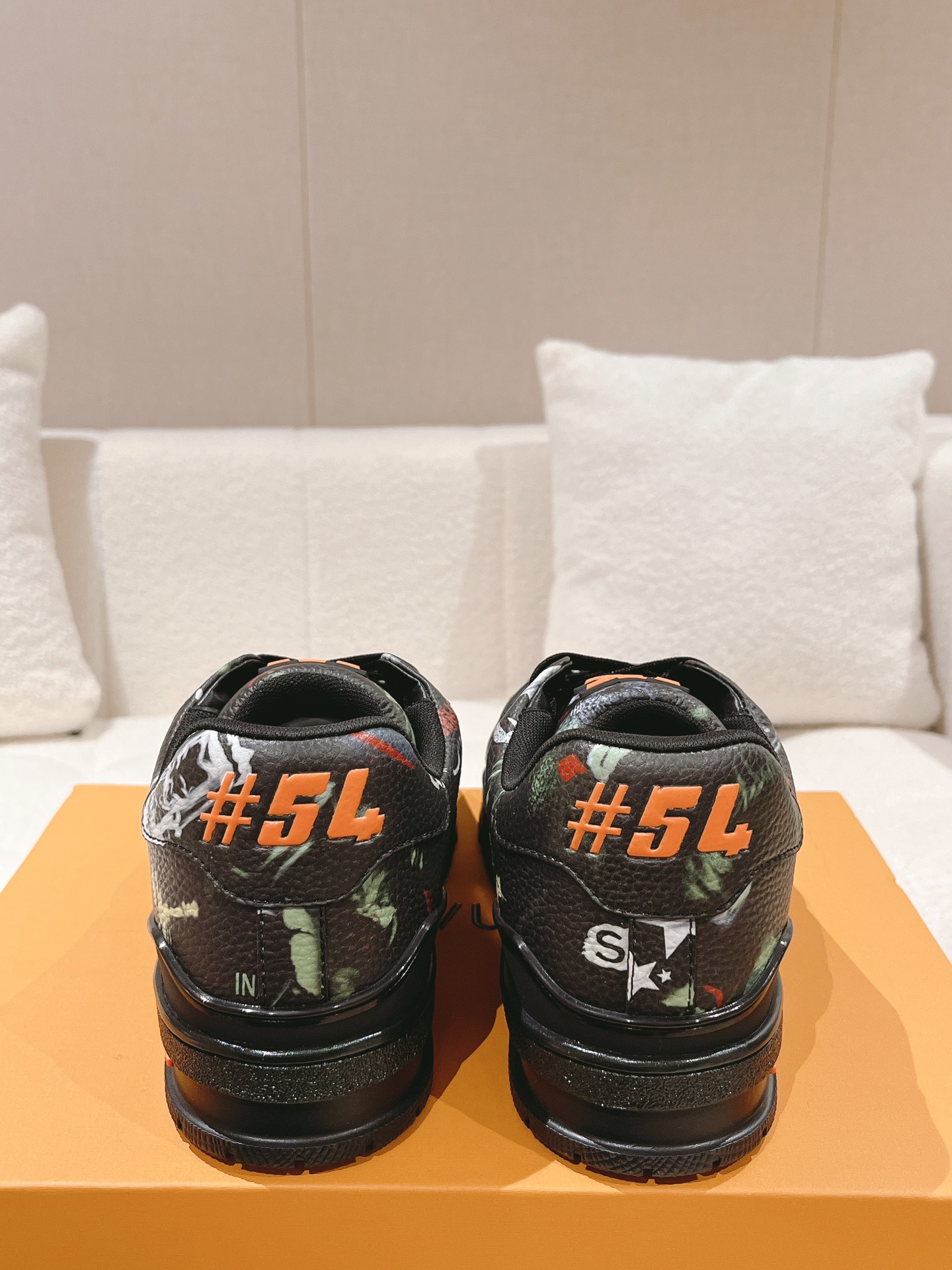 LOUIS VUITTON SNEAKERS