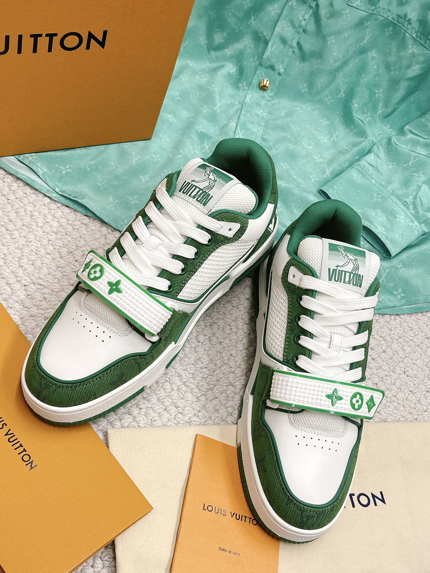 LOUIS VUITTON SNEAKERS