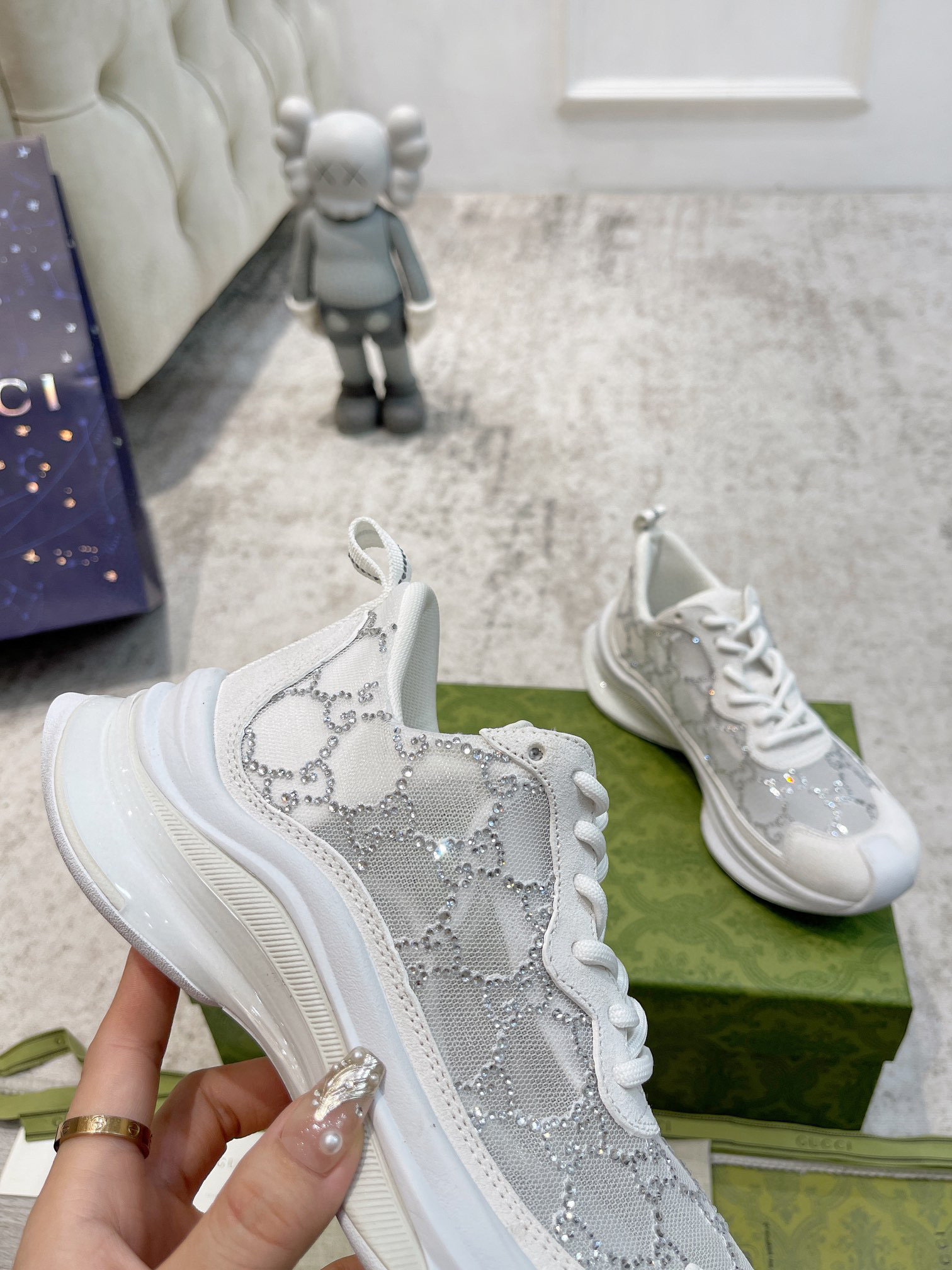 WOMEN'S GUCCI RUN SNEAKER