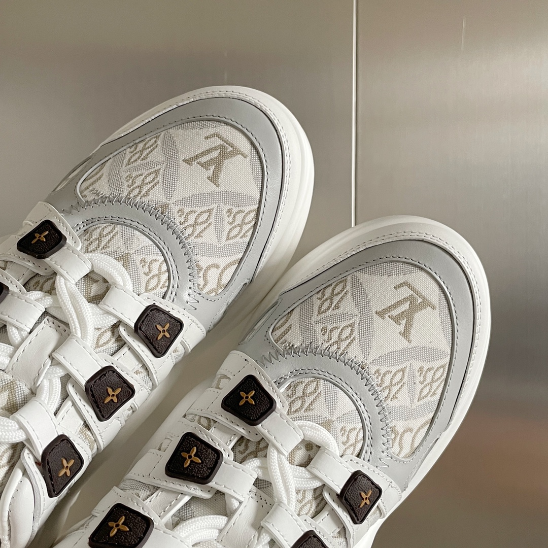 LOUIS VUITTON SNEAKERS