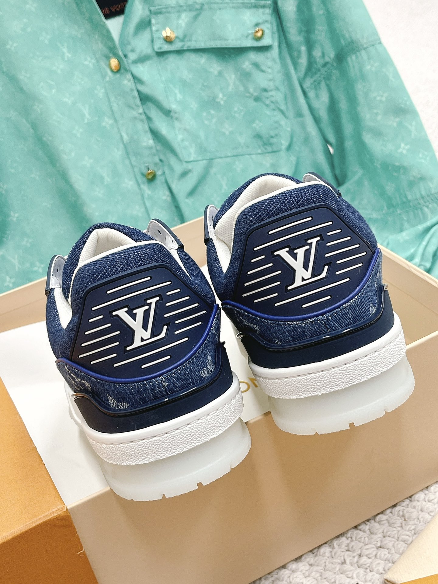 LOUIS VUITTON SNEAKERS