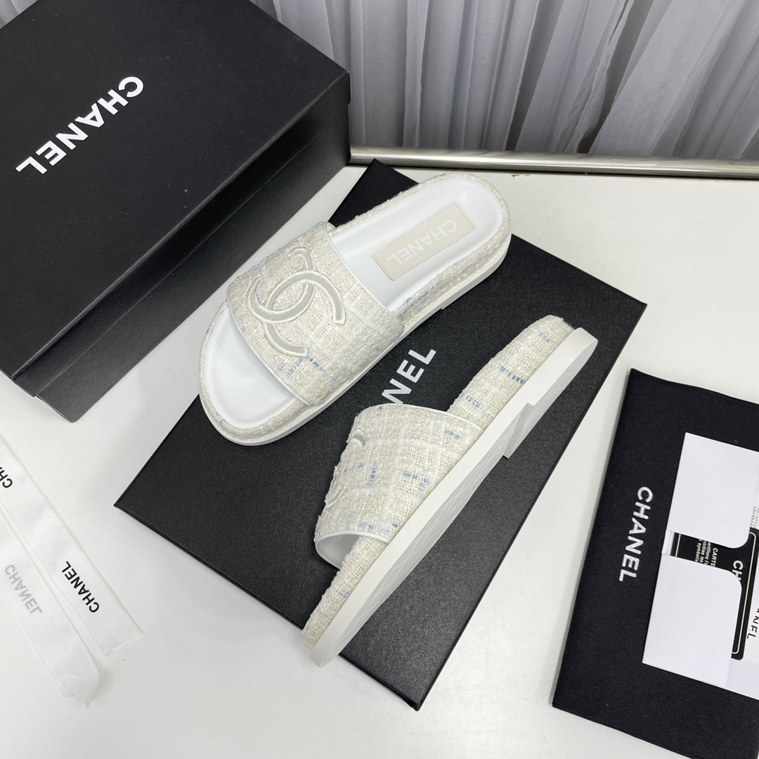 CHANEL SLIDES