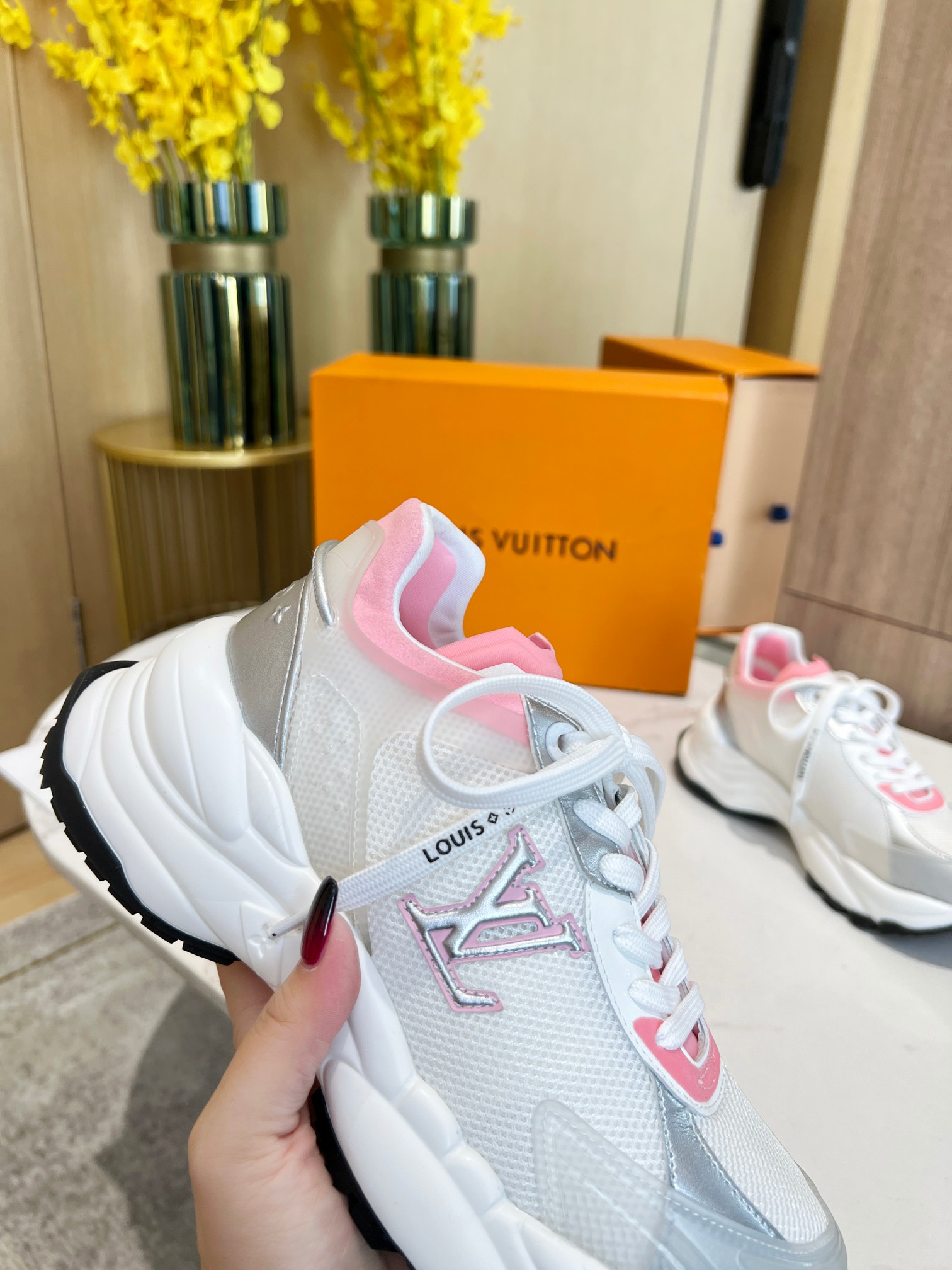 LOUIS VUITTON SNEAKERS
