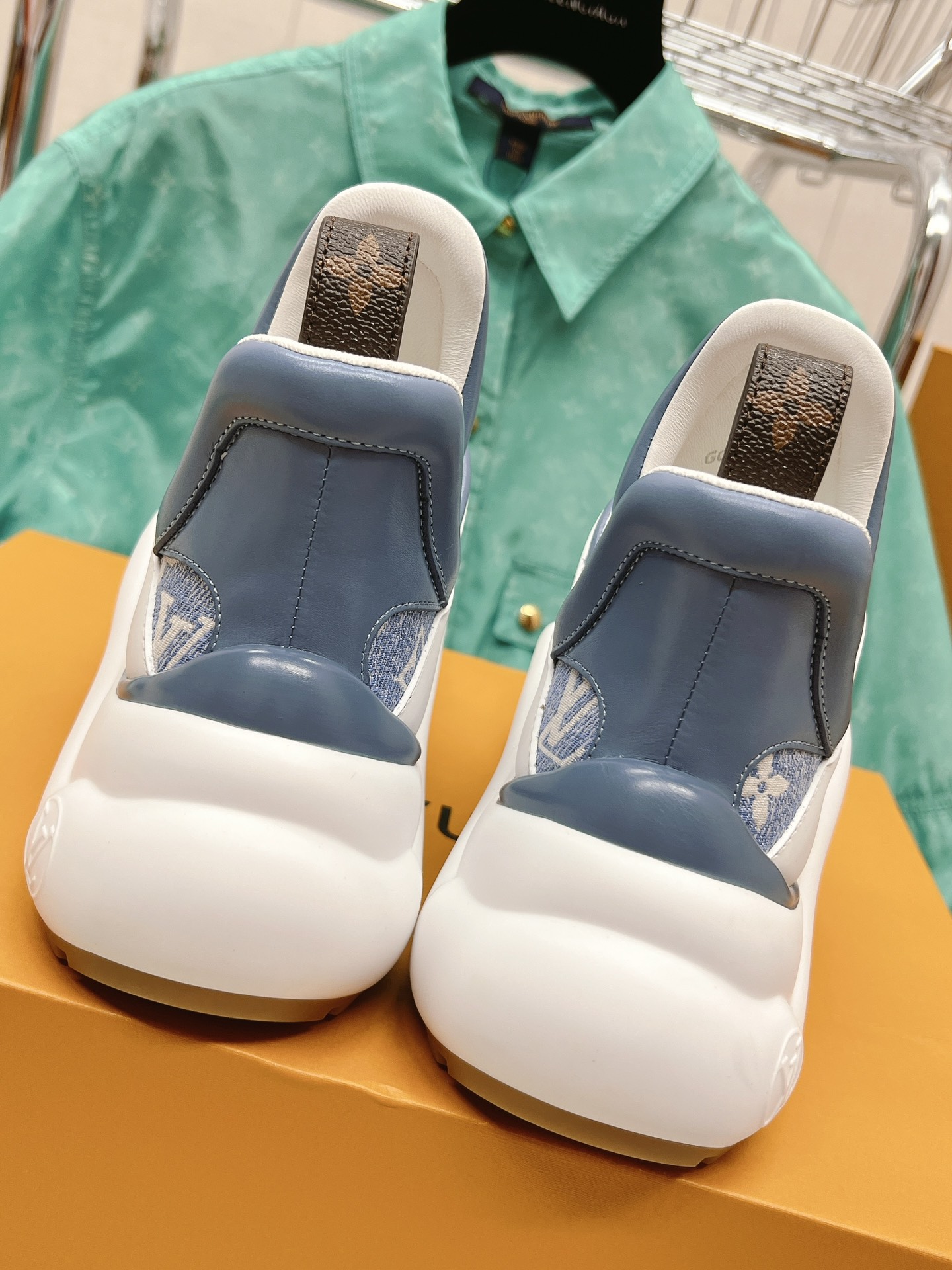 LOUIS VUITTON SNEAKERS