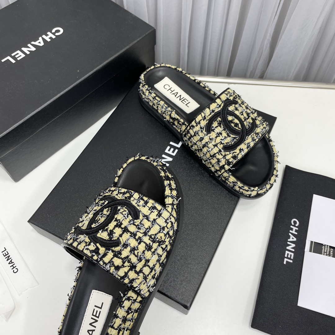 CHANEL SLIDES