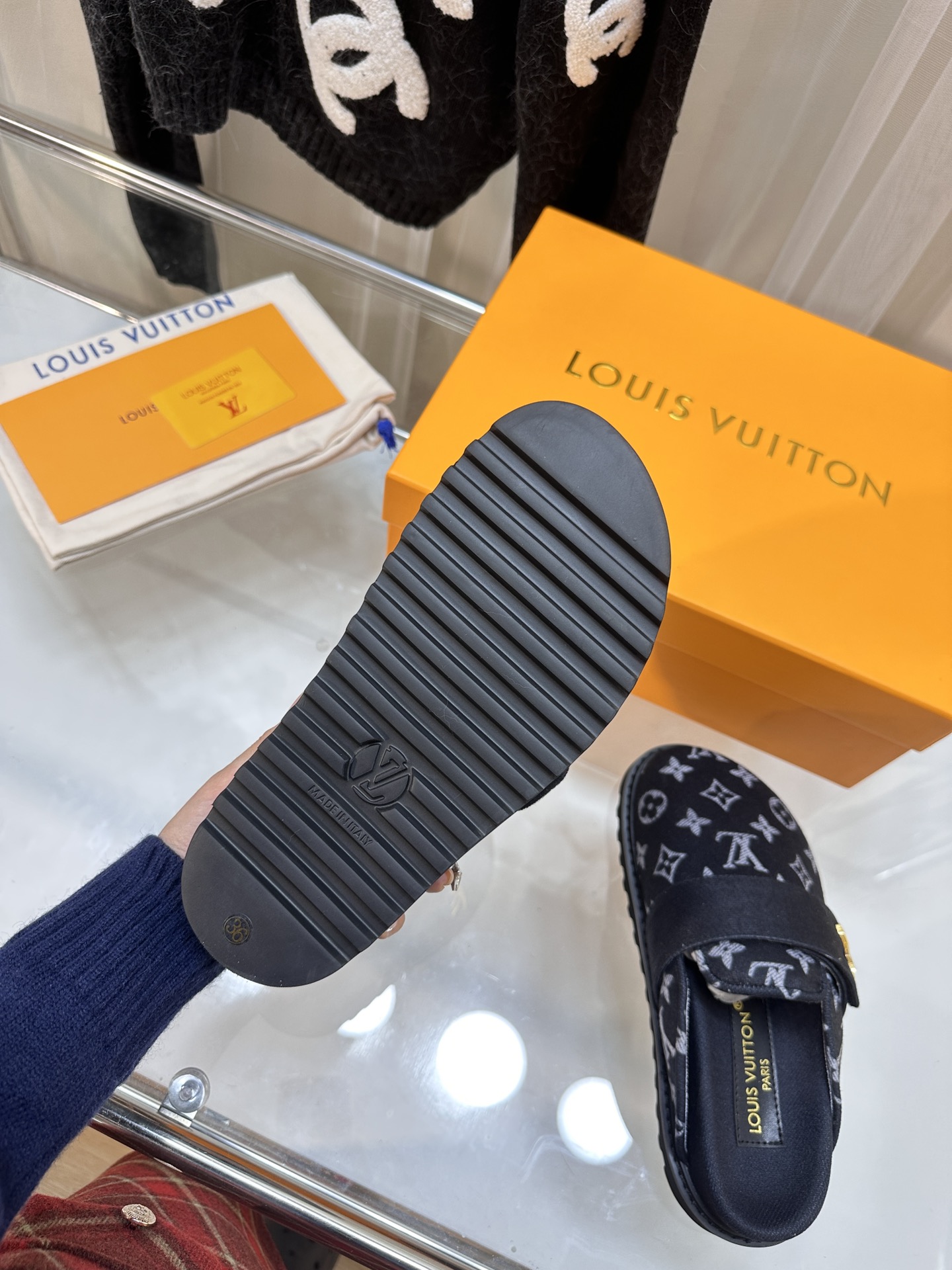 LOUIS VUITTON SLIDES