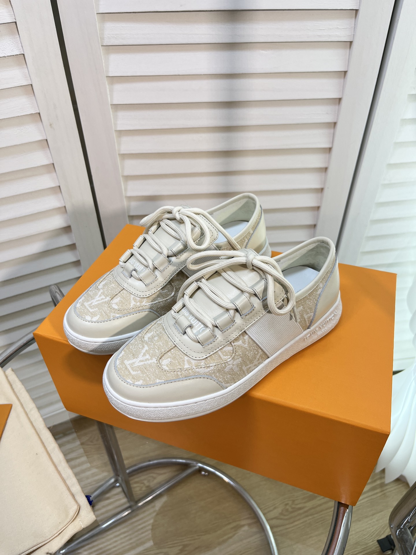 LOUIS VUITTON SNEAKERS