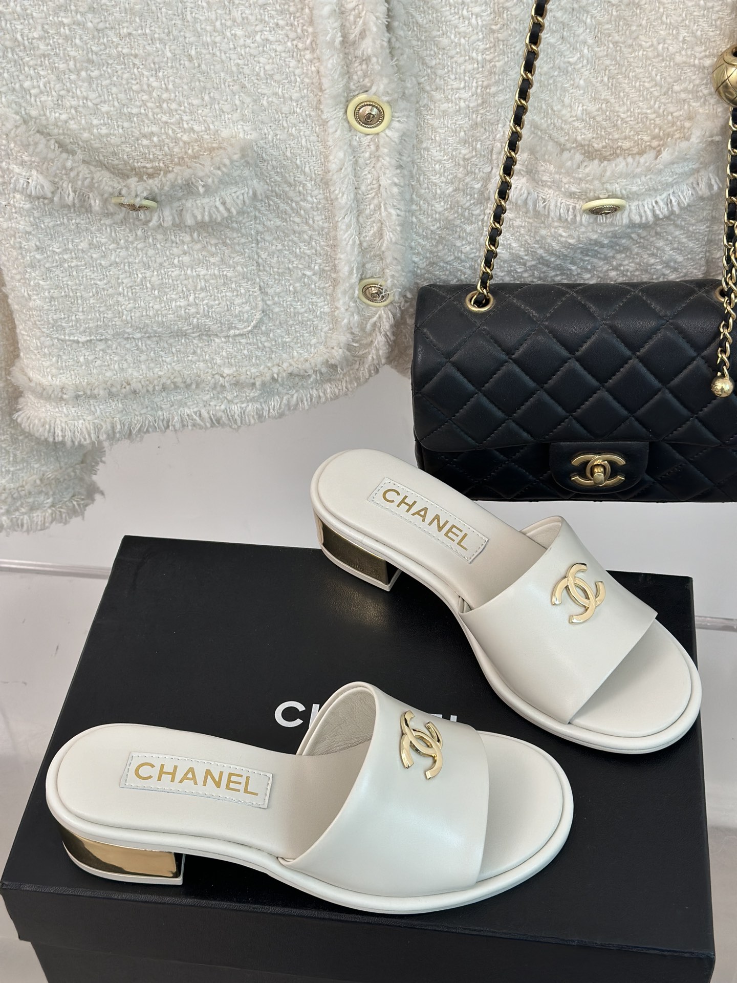 CHANEL SLIDES