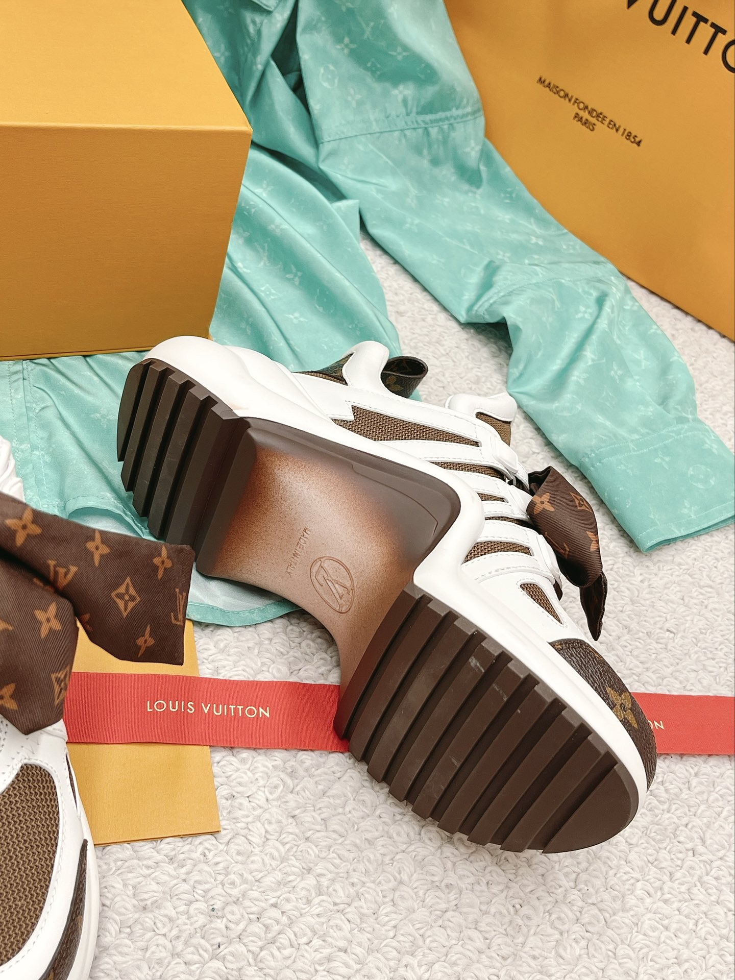 LOUIS VUITTON SNEAKERS