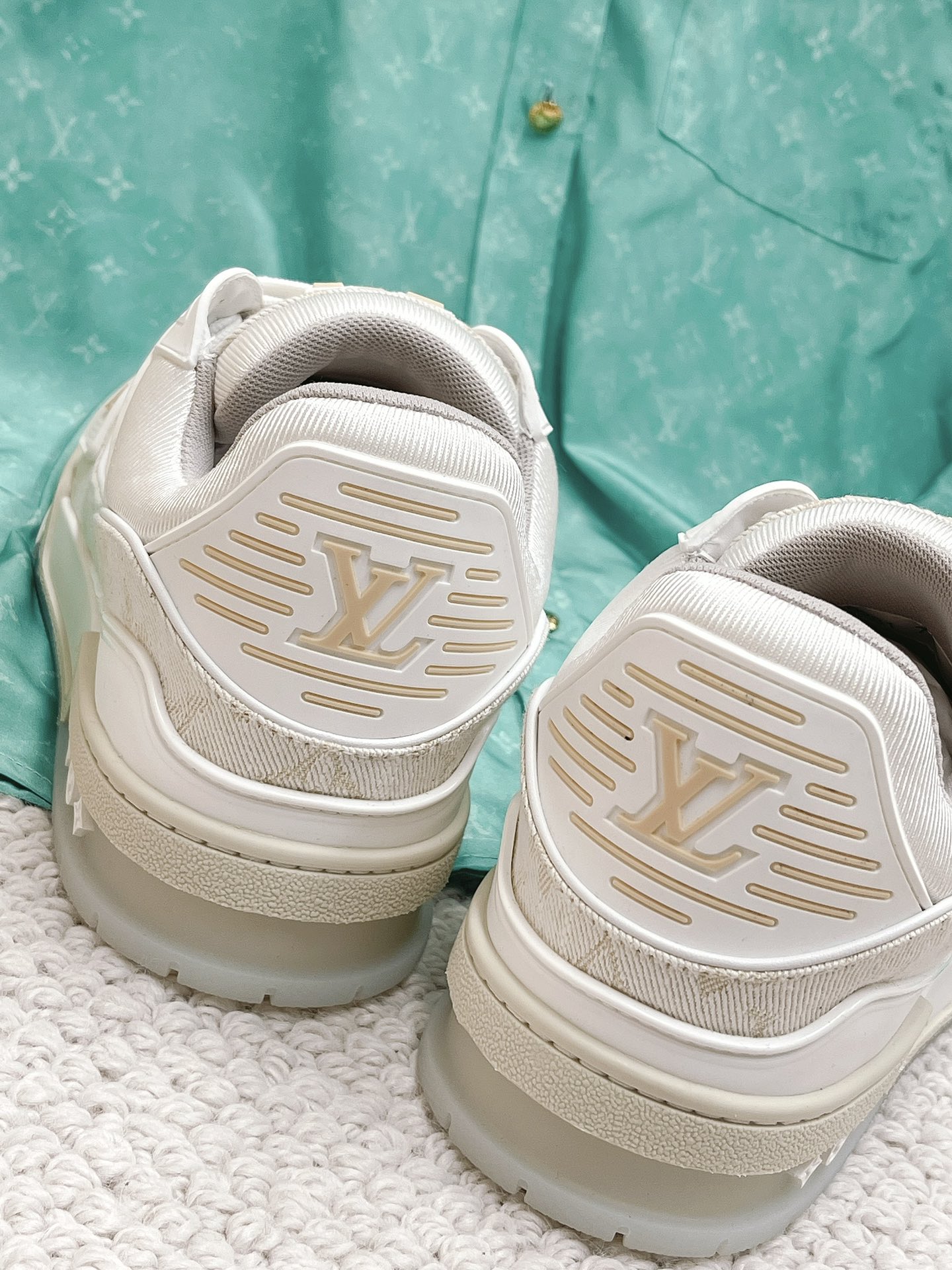 LOUIS VUITTON SNEAKERS