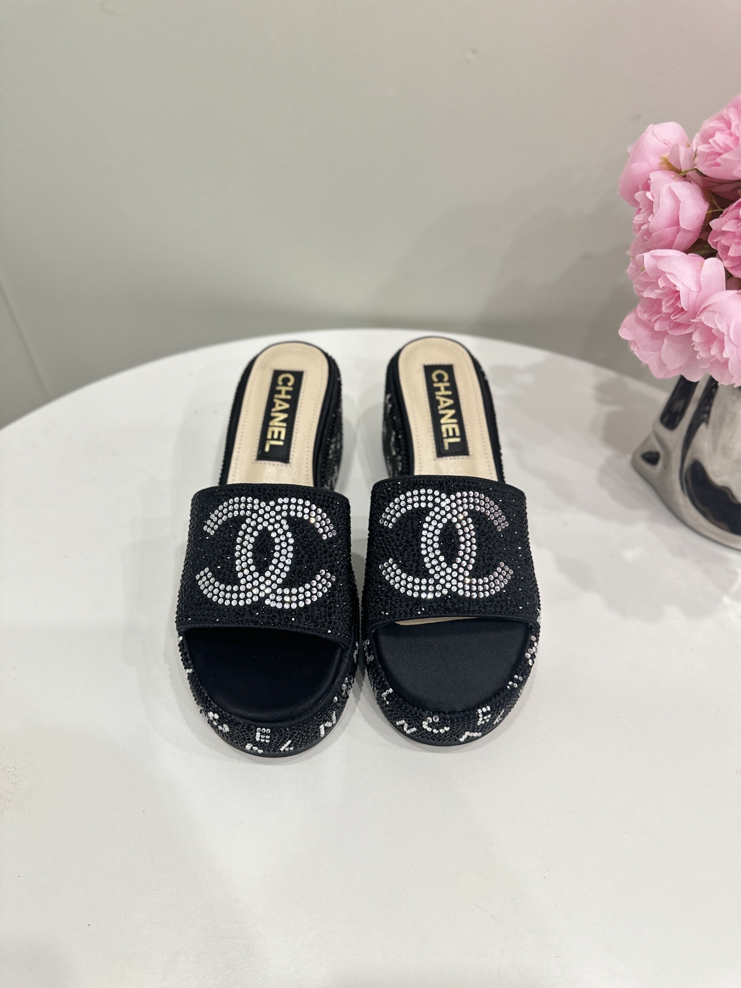 CHANEL SLIDES
