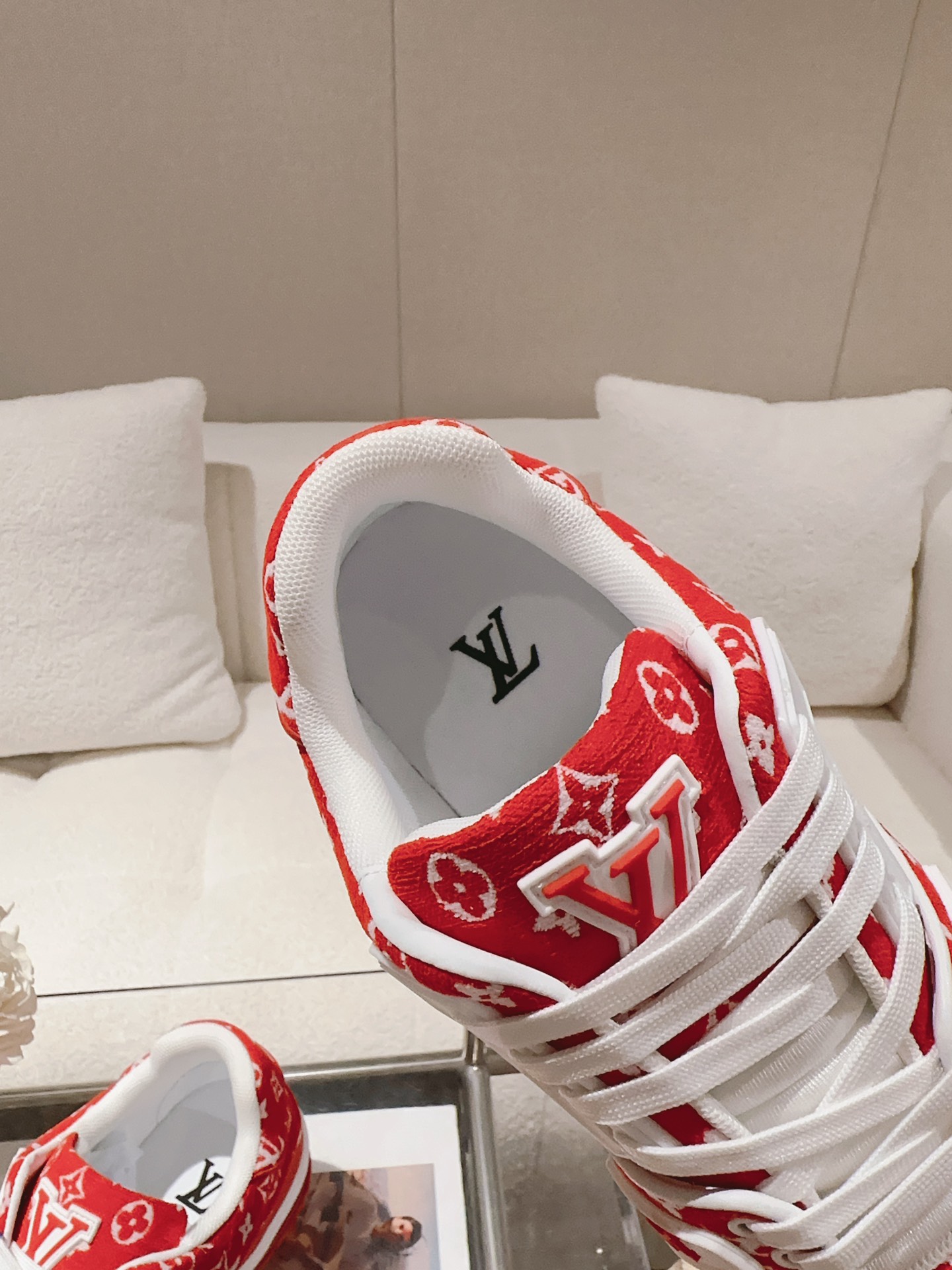 LOUIS VUITTON SNEAKERS