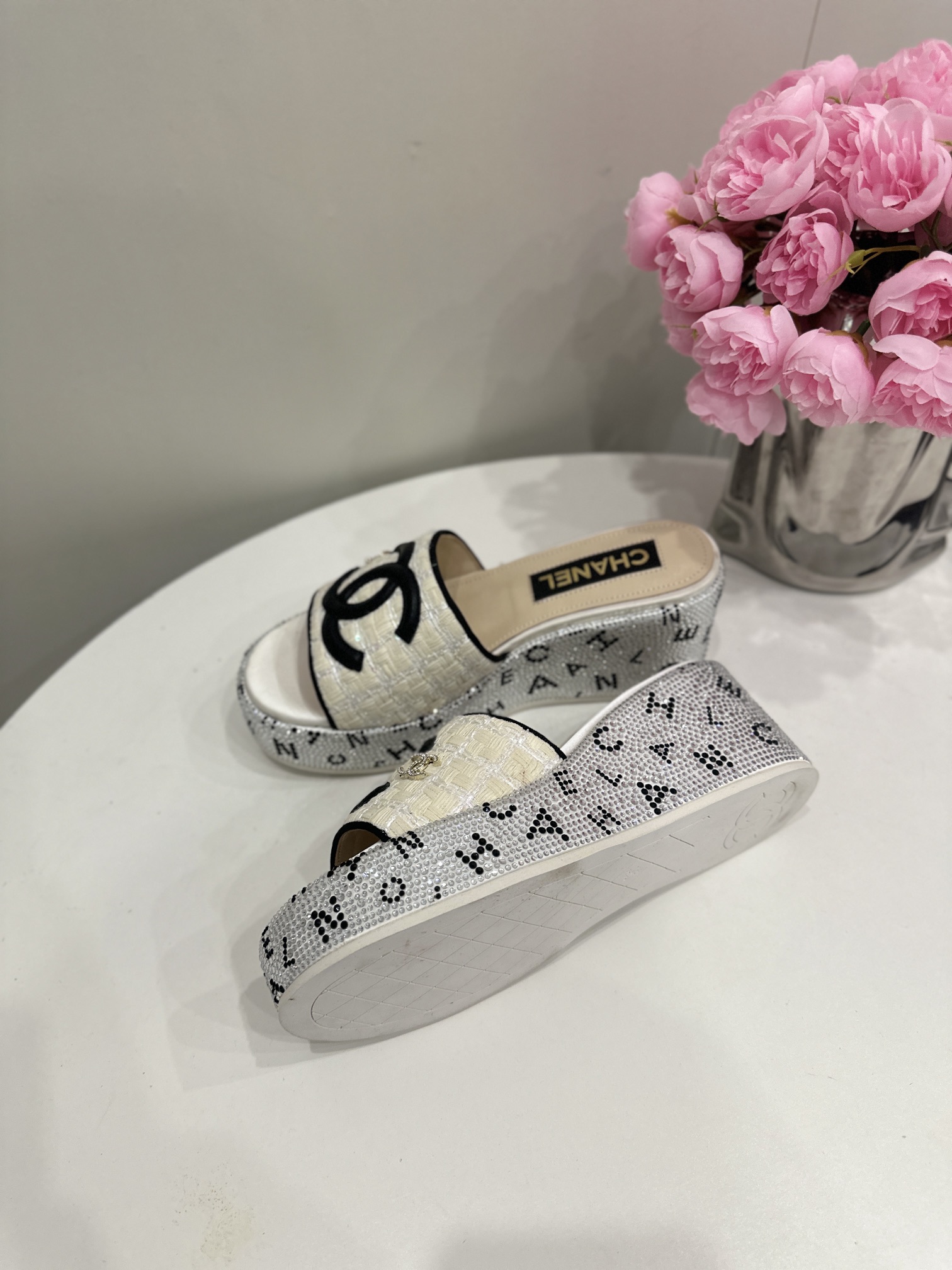 CHANEL SLIDES