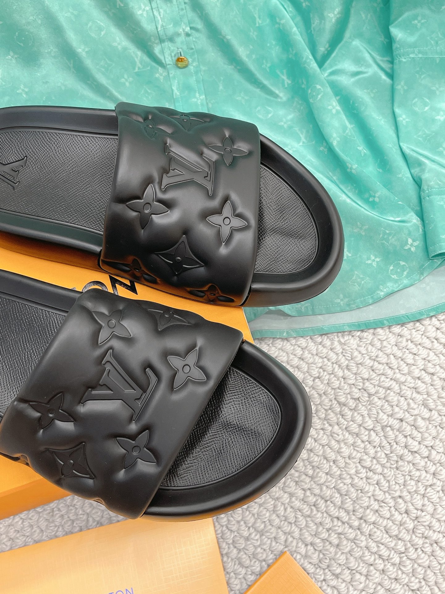 LOUIS VUITTON SLIDES