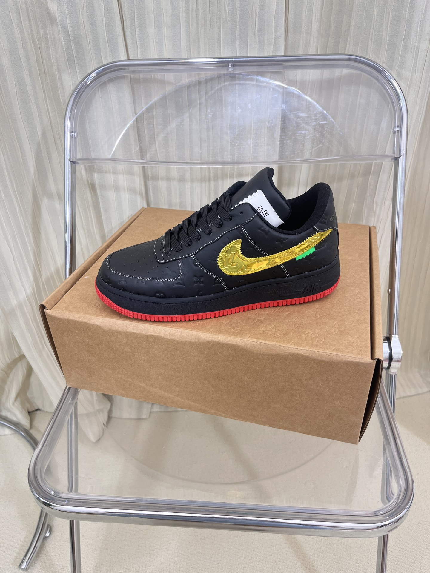 LOUIS VUITTON SNEAKERS