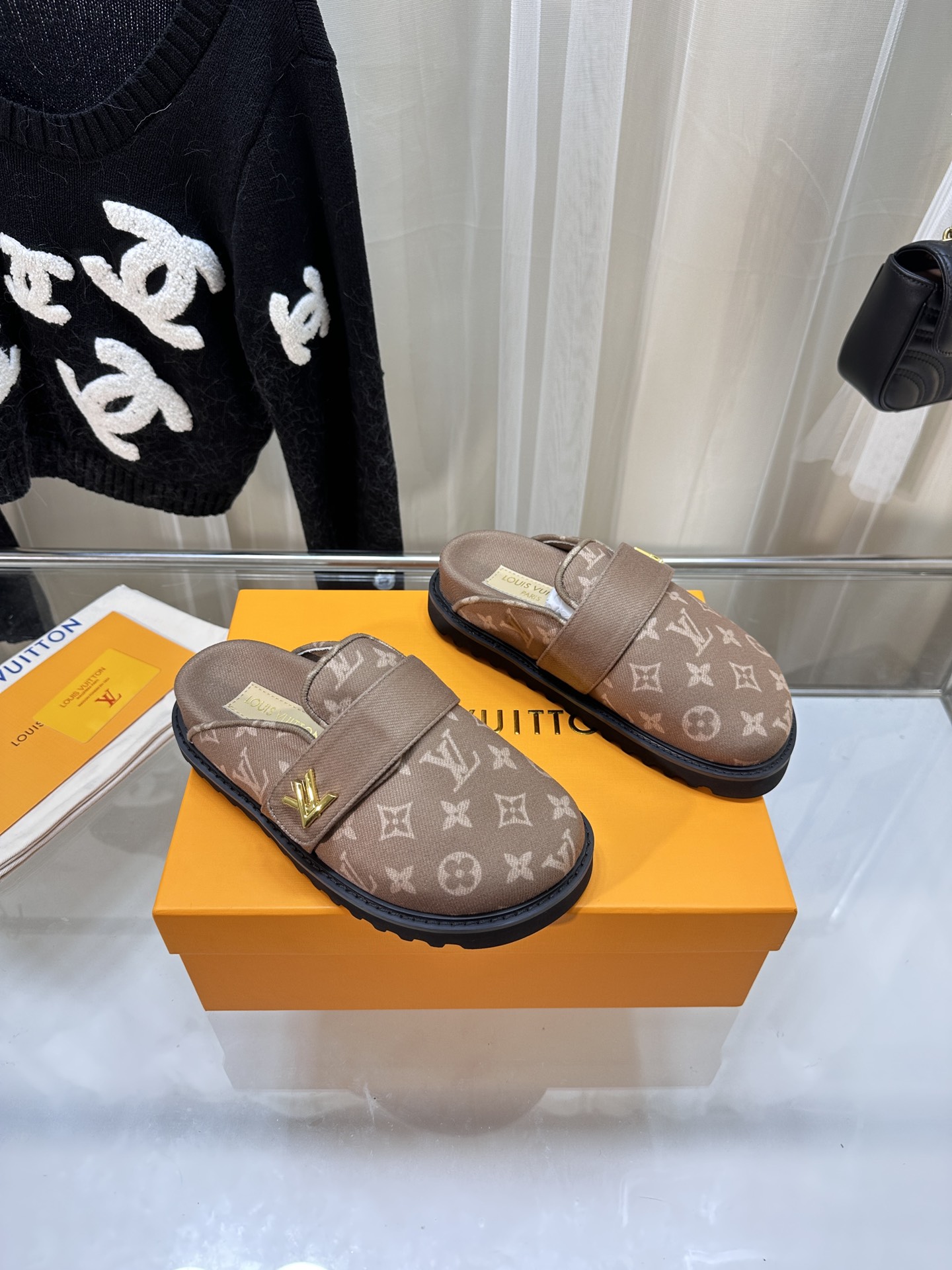 LOUIS VUITTON SLIDES