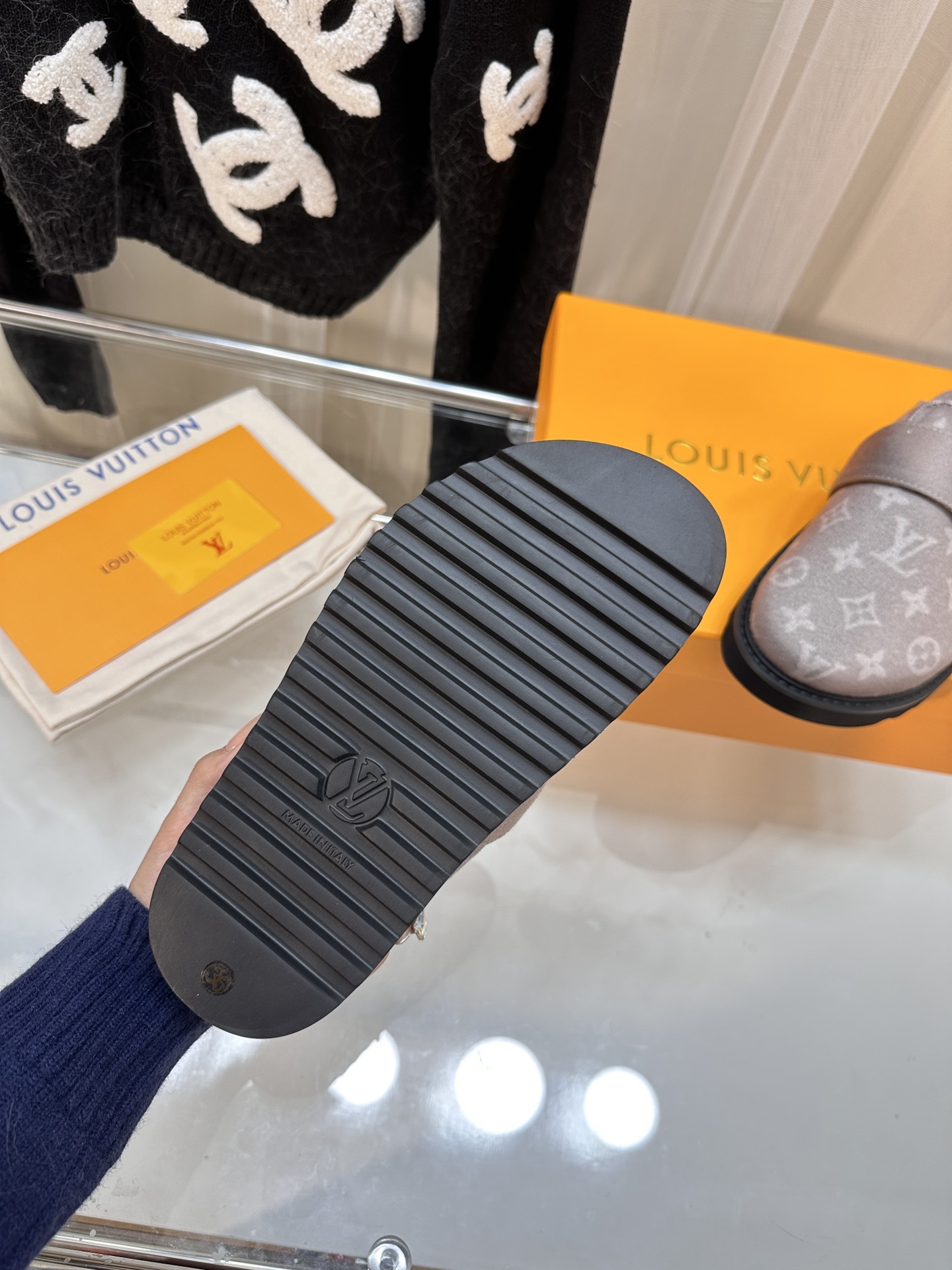 LOUIS VUITTON SLIDES