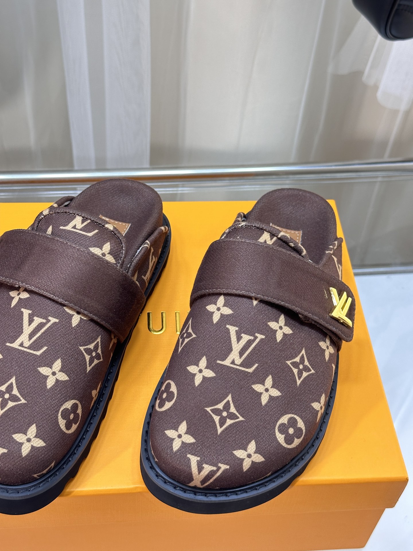 LOUIS VUITTON SLIDES
