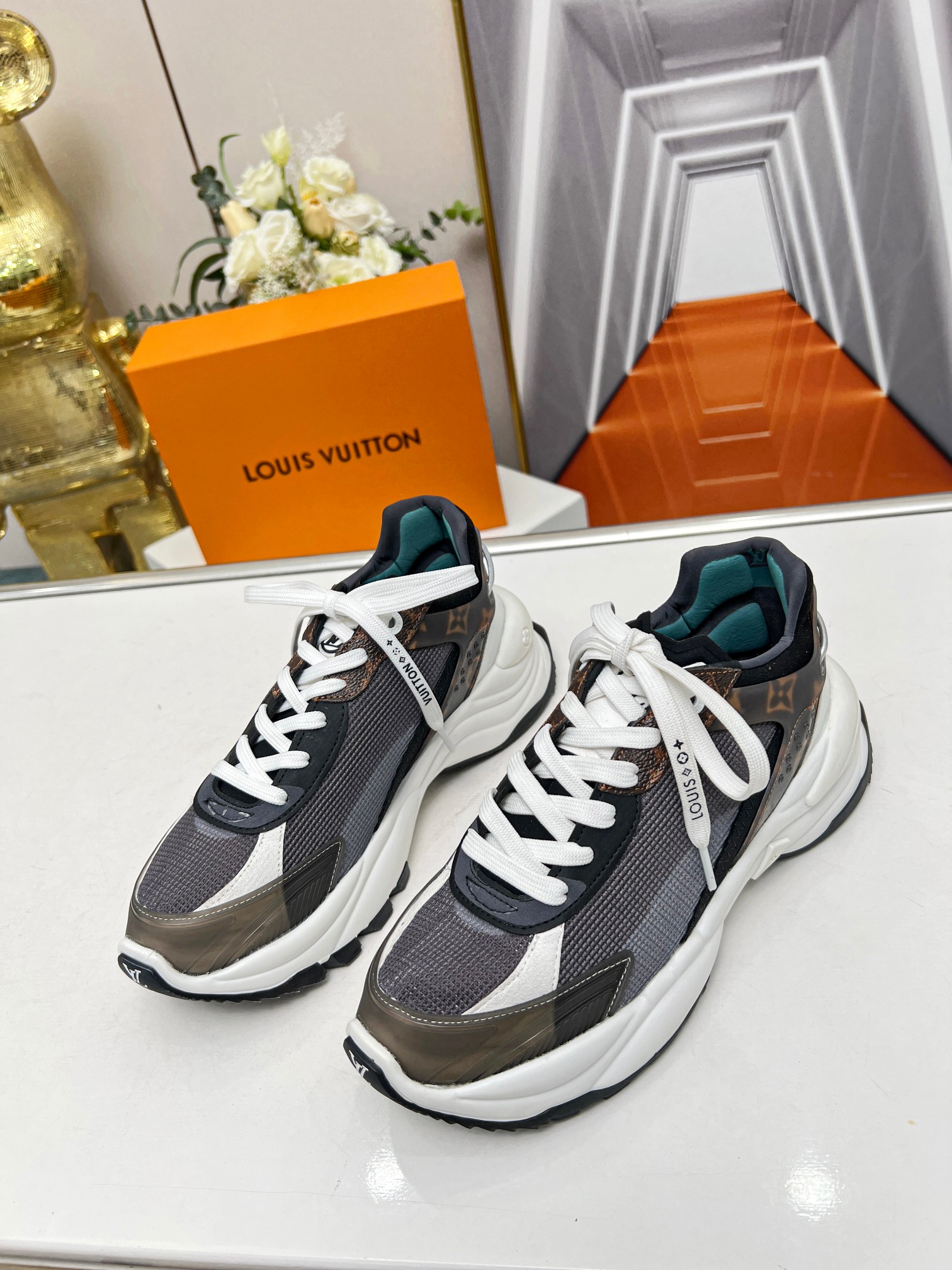 LOUIS VUITTON SNEAKERS