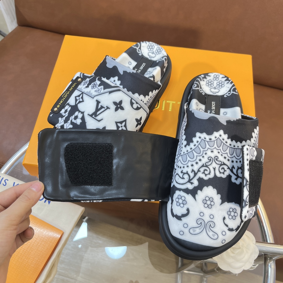 LOUIS VUITTON SLIDES