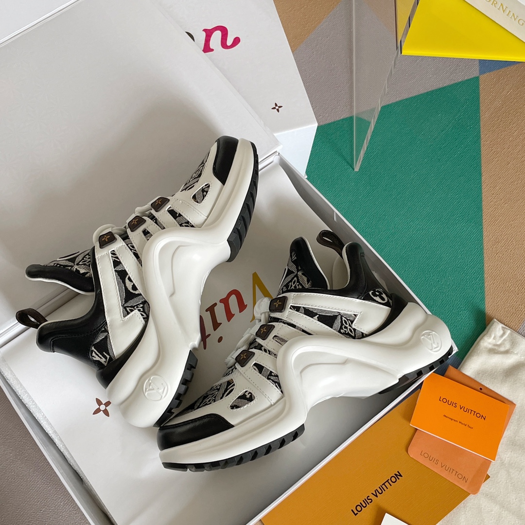 LOUIS VUITTON SNEAKERS