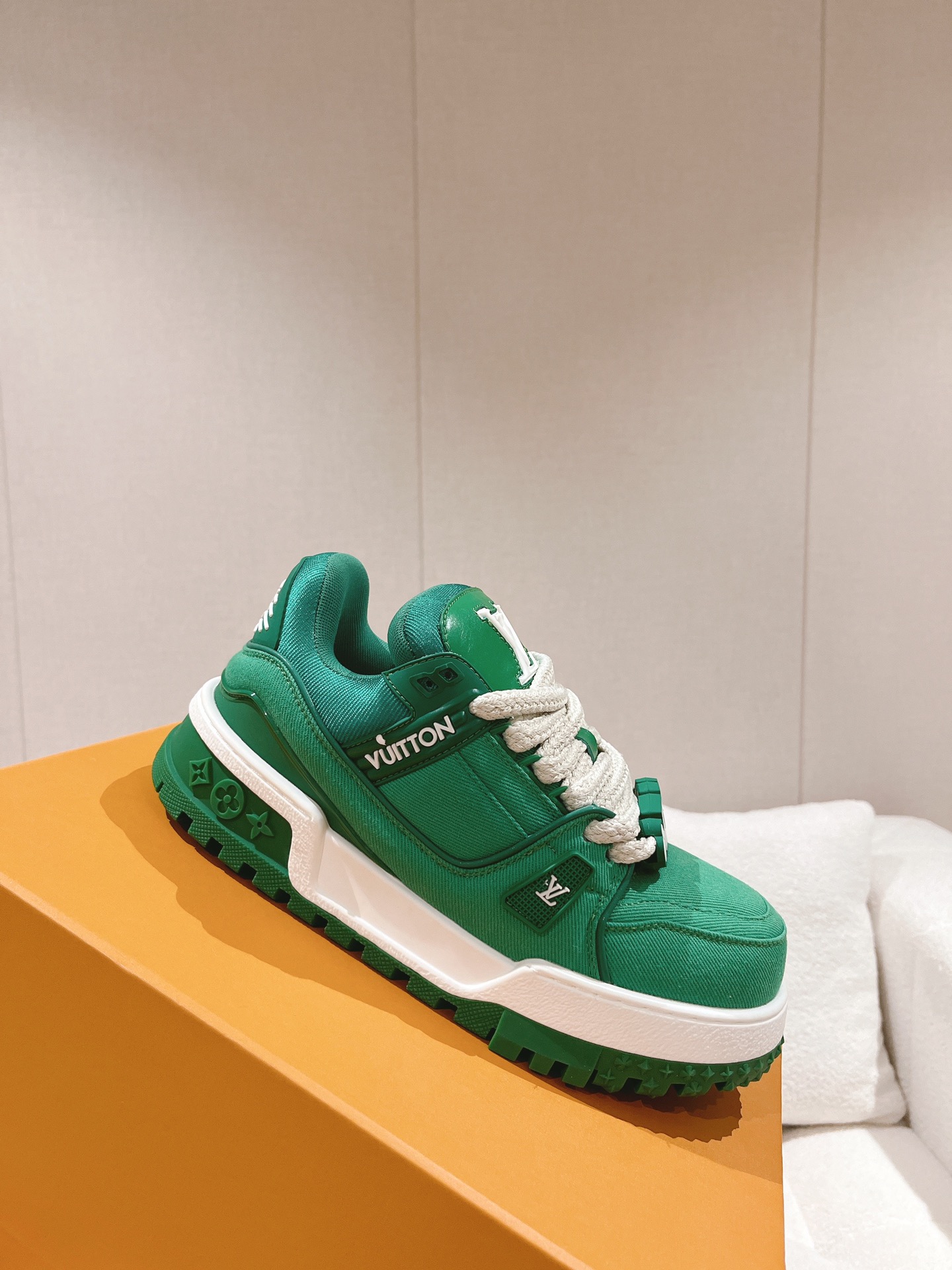 LOUIS VUITTON SNEAKERS