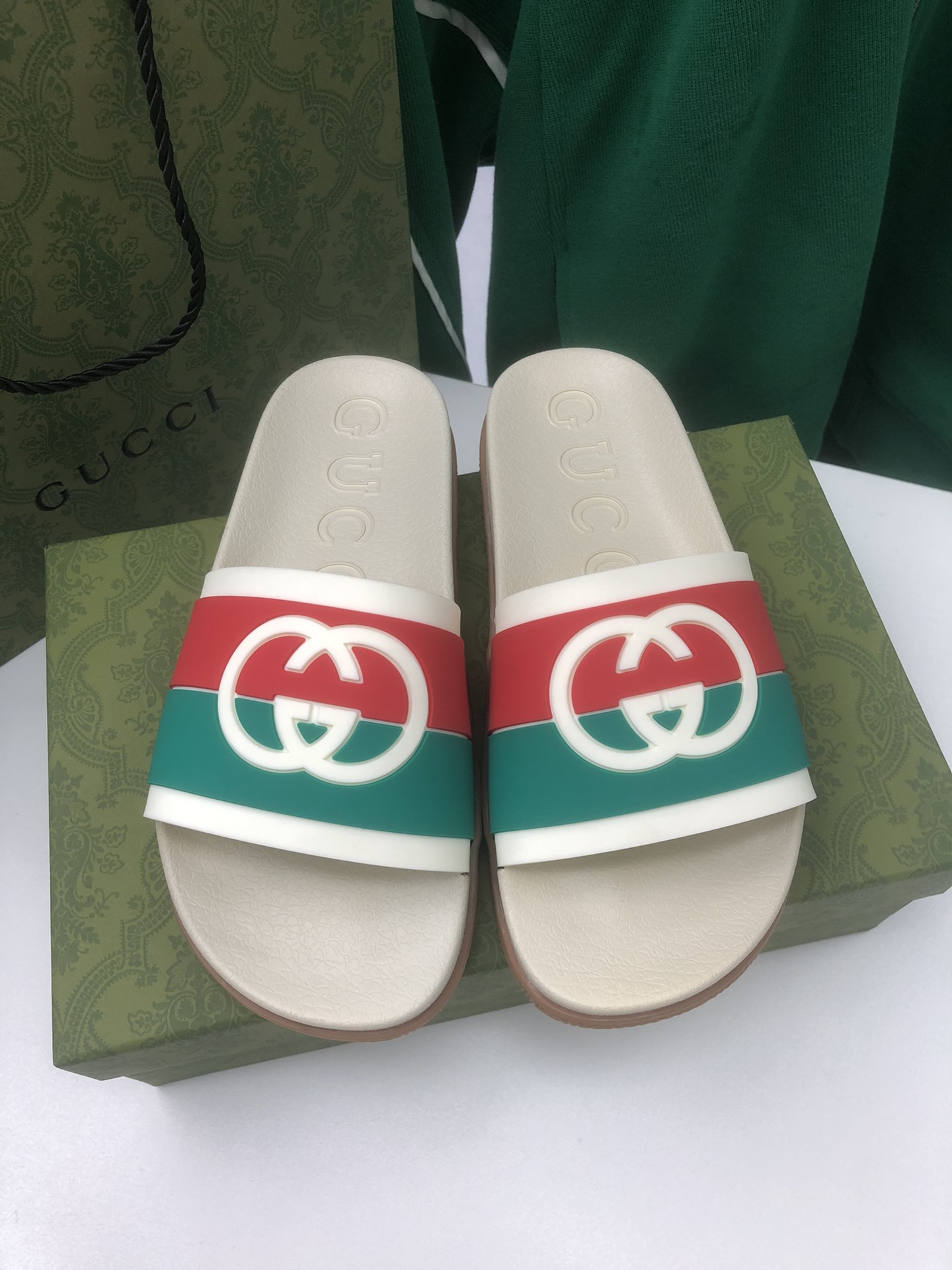 GUCCI SLIDES