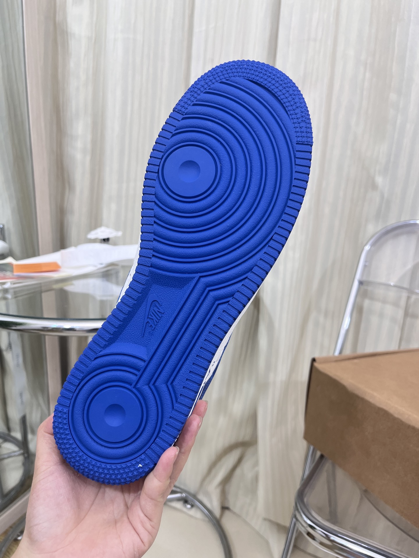 LOUIS VUITTON SNEAKERS