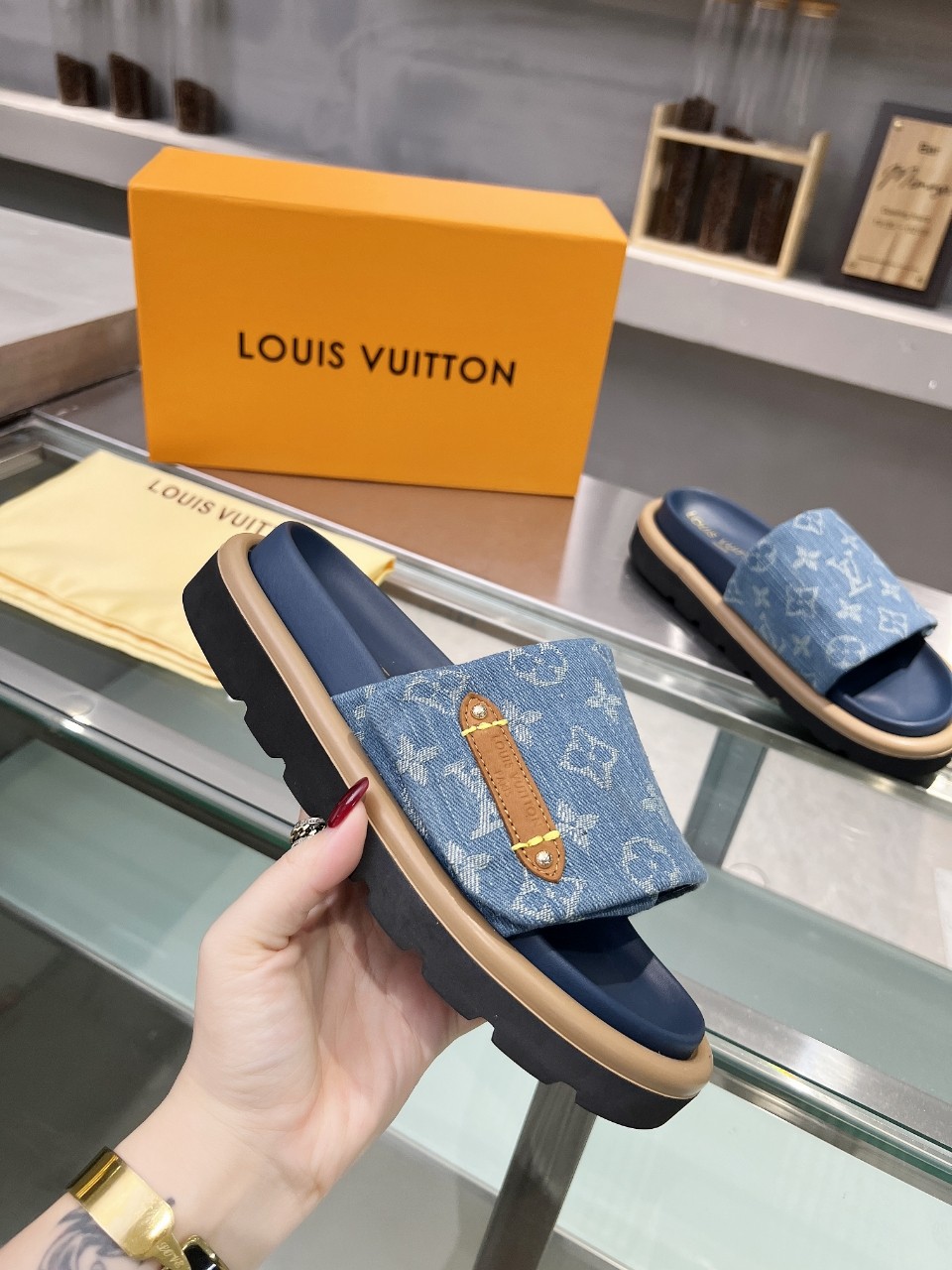 LOUIS VUITTON SLIDES