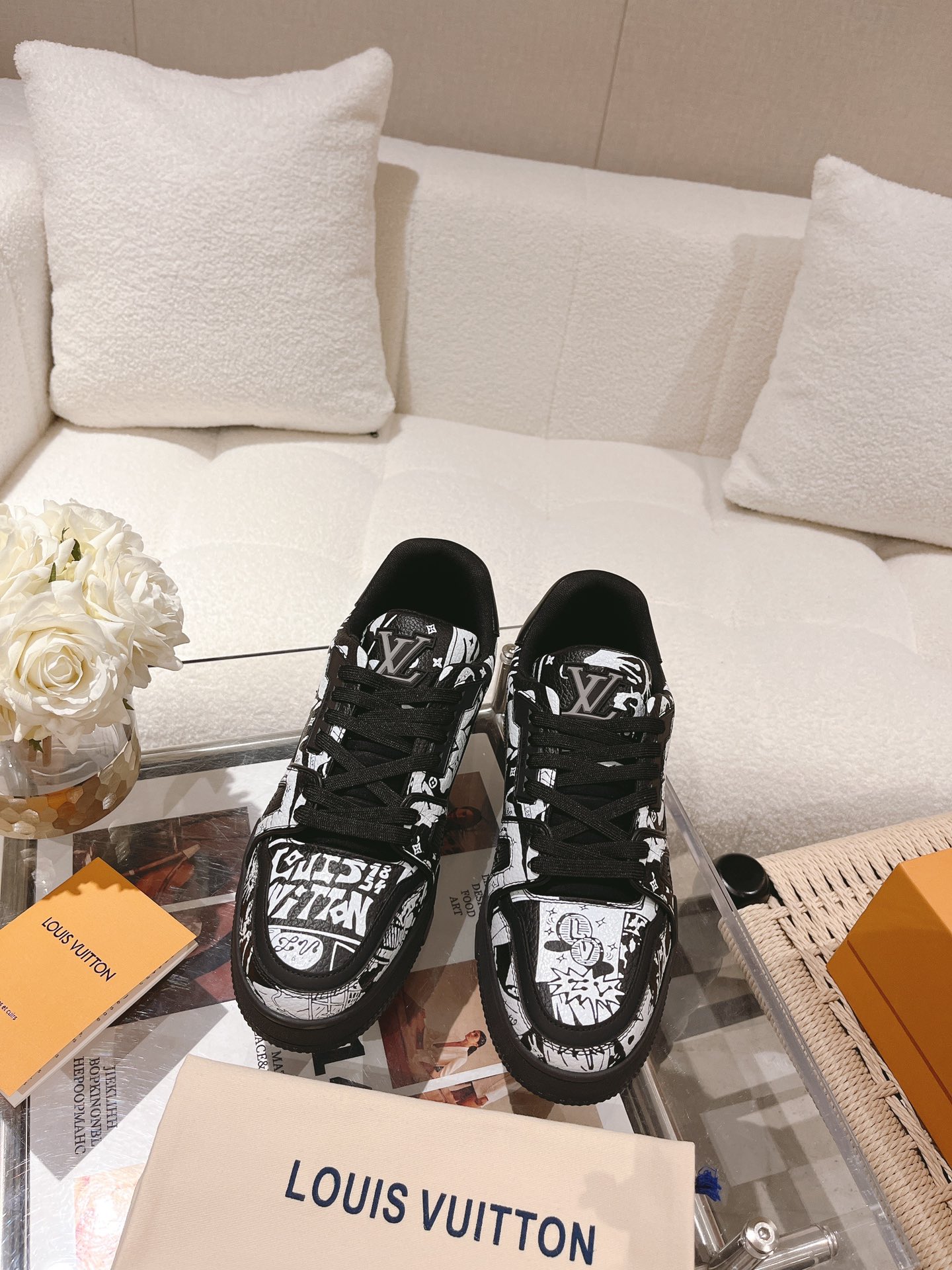 LOUIS VUITTON SNEAKERS
