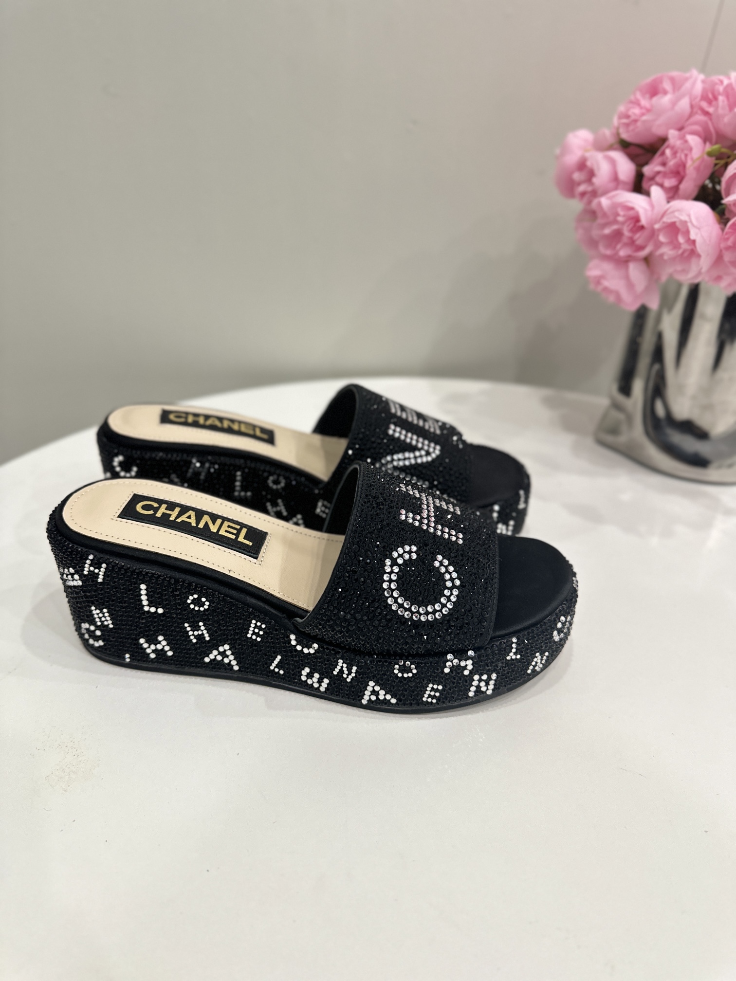 CHANEL SLIDES