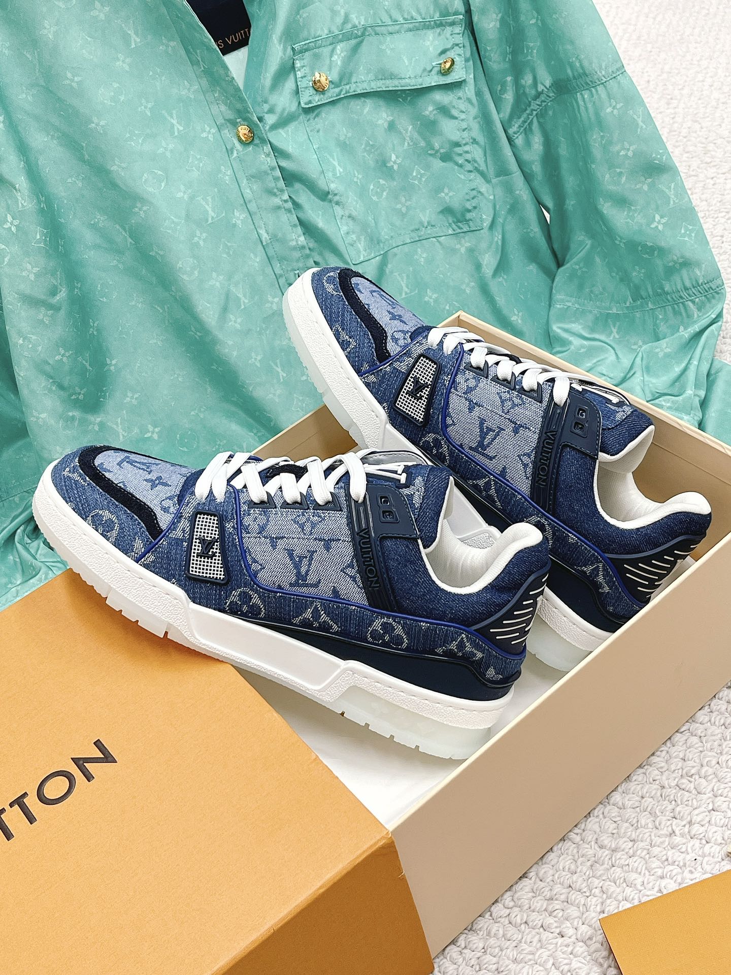 LOUIS VUITTON SNEAKERS