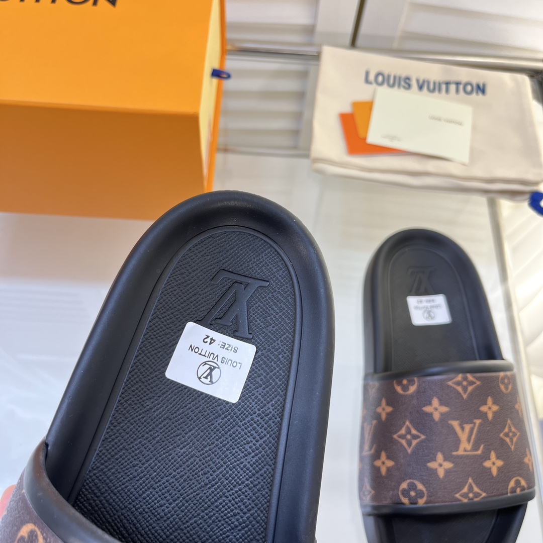 LOUIS VUITTON SLIDES