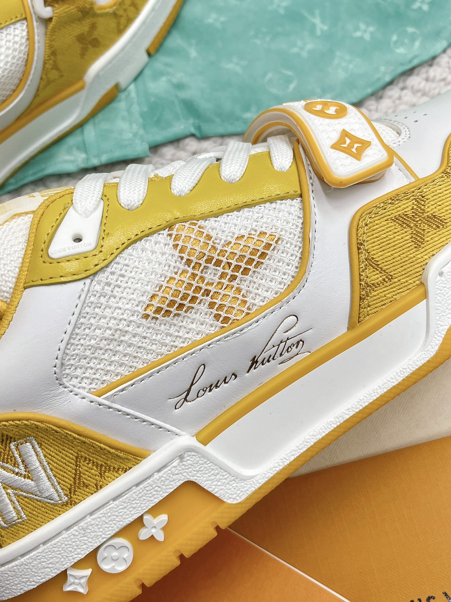 LOUIS VUITTON SNEAKERS