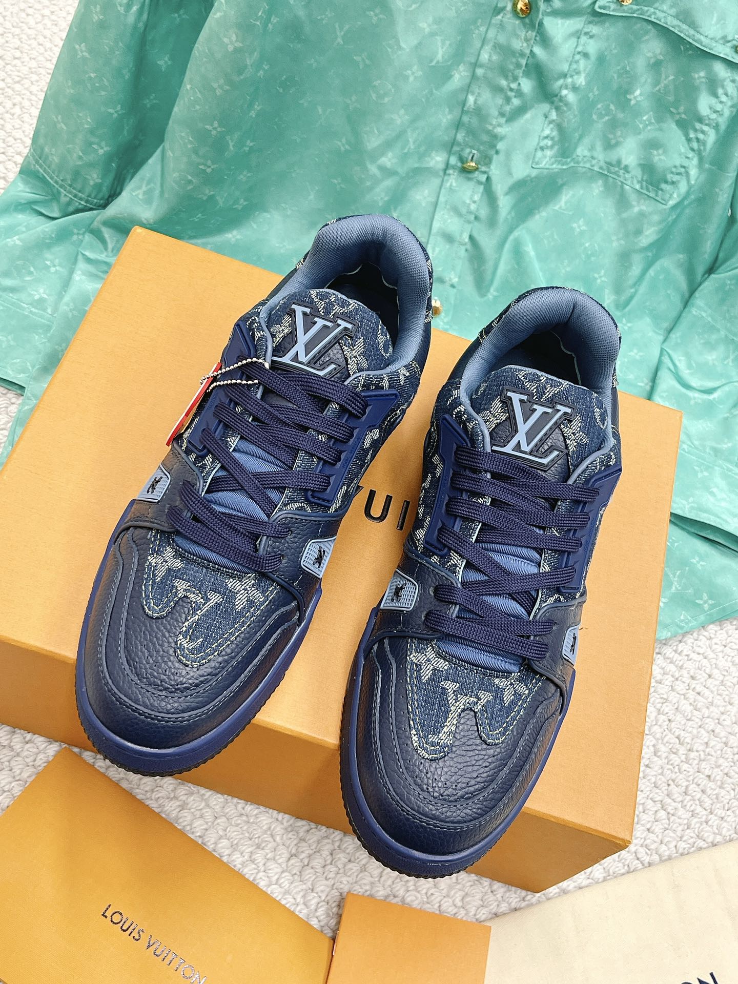 LOUIS VUITTON SNEAKERS