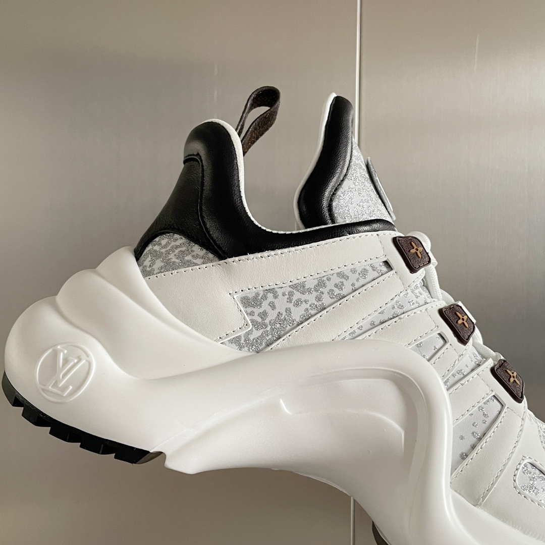LOUIS VUITTON SNEAKERS