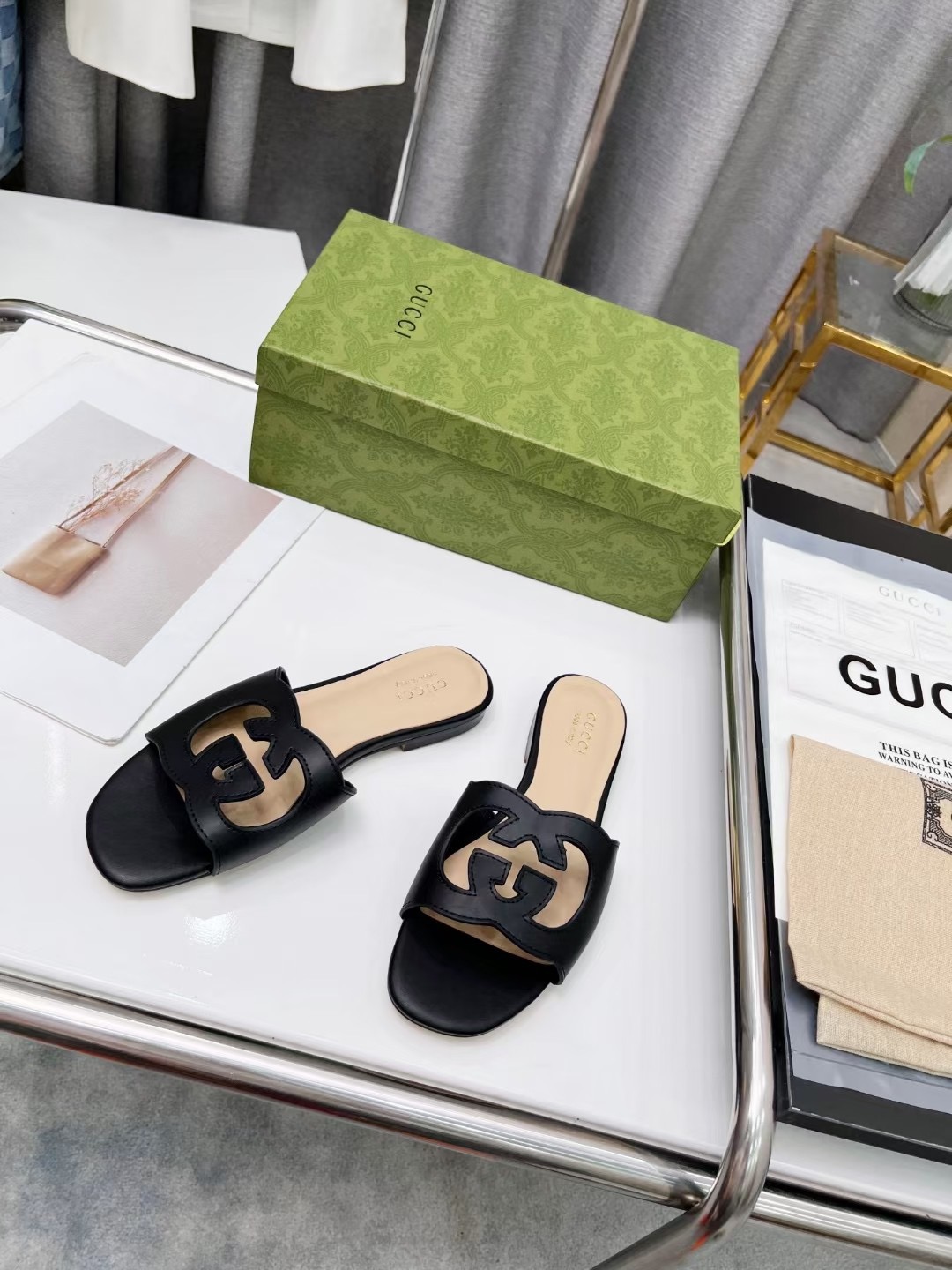 GUCCI SLIDES