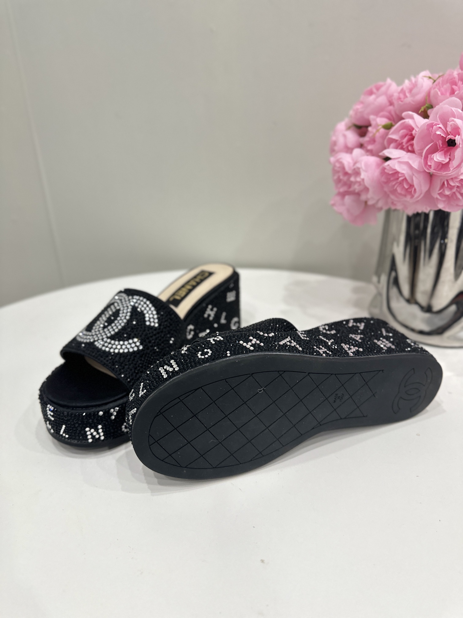 CHANEL SLIDES