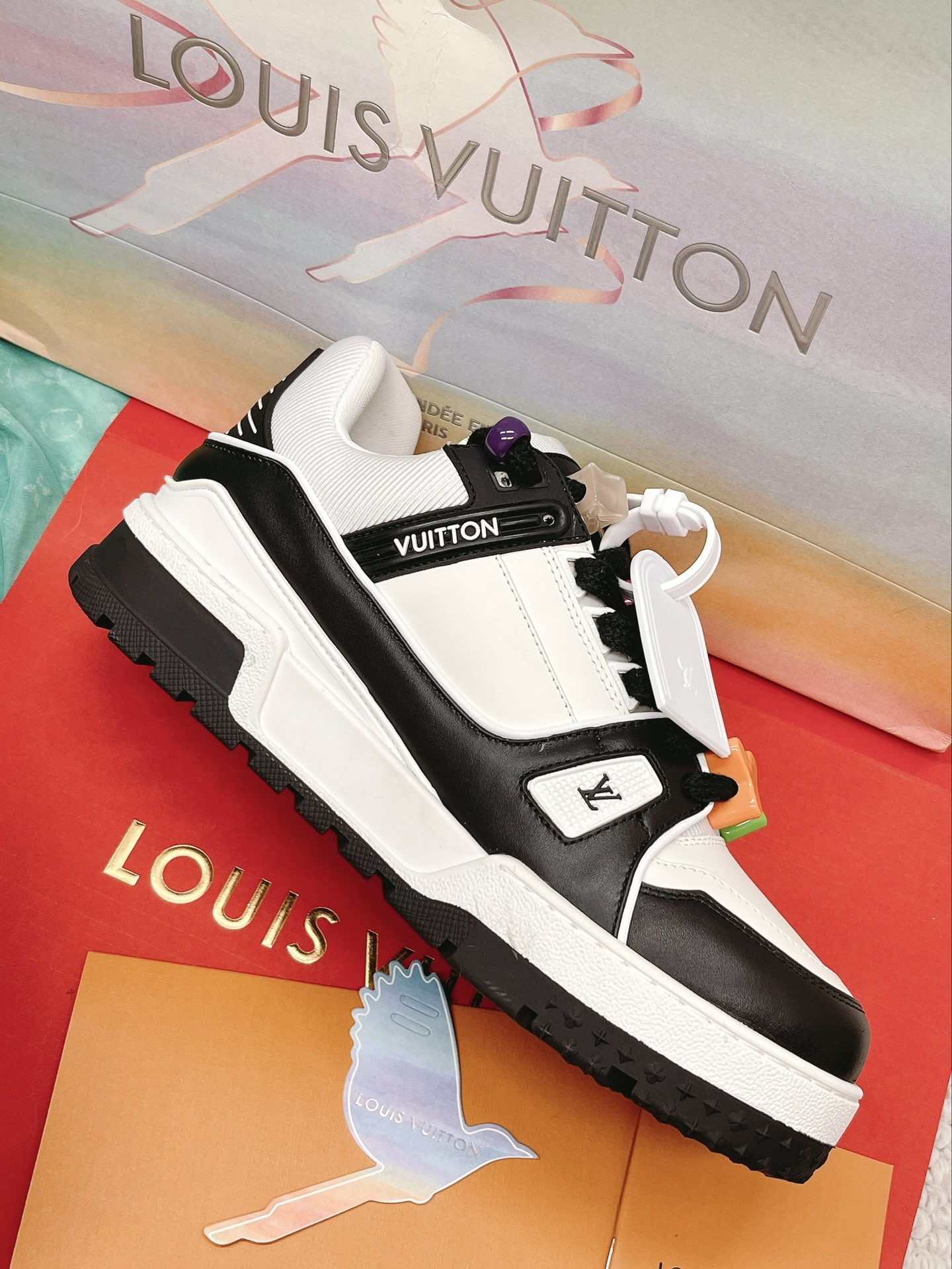LOUIS VUITTON SNEAKERS