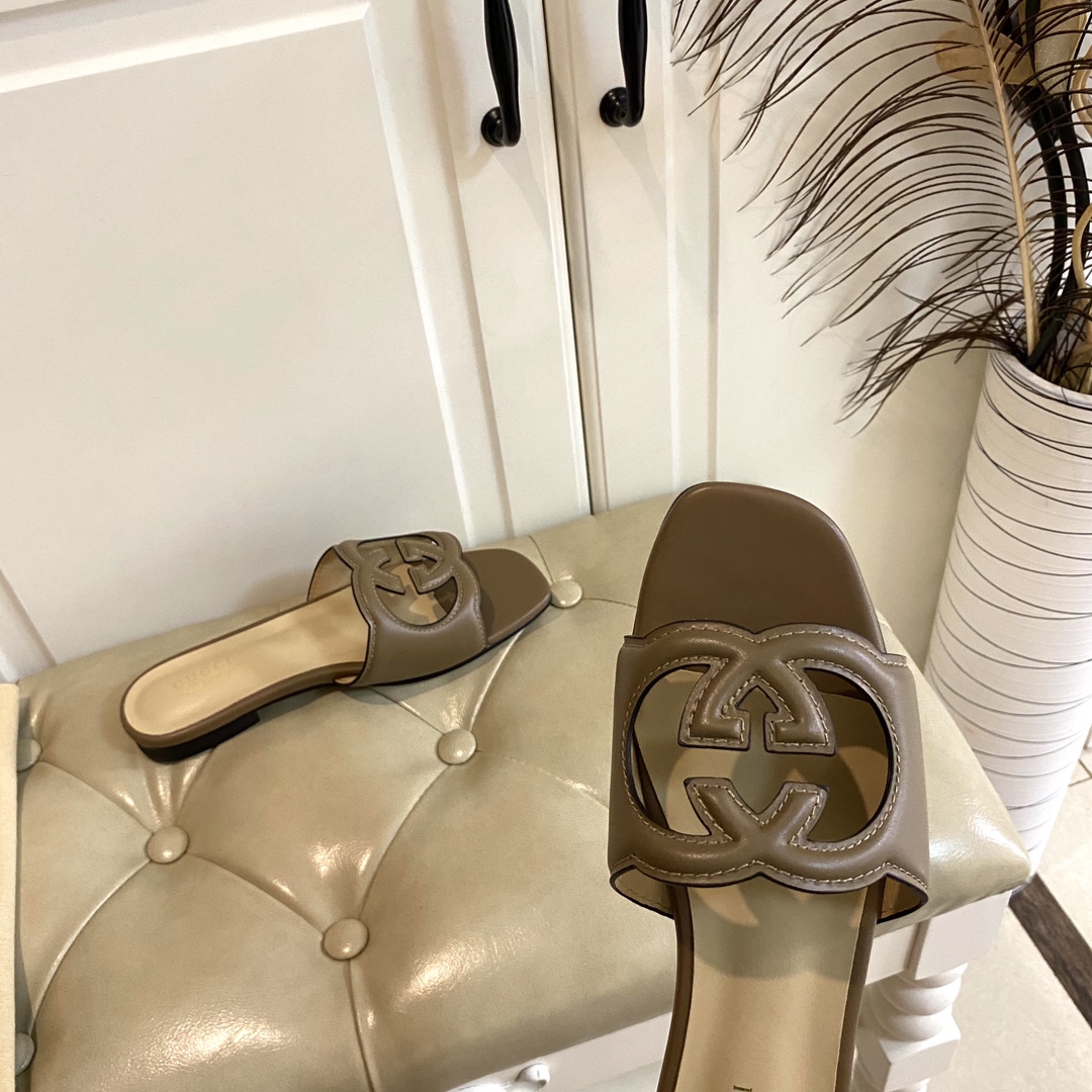 GUCCI SLIDES