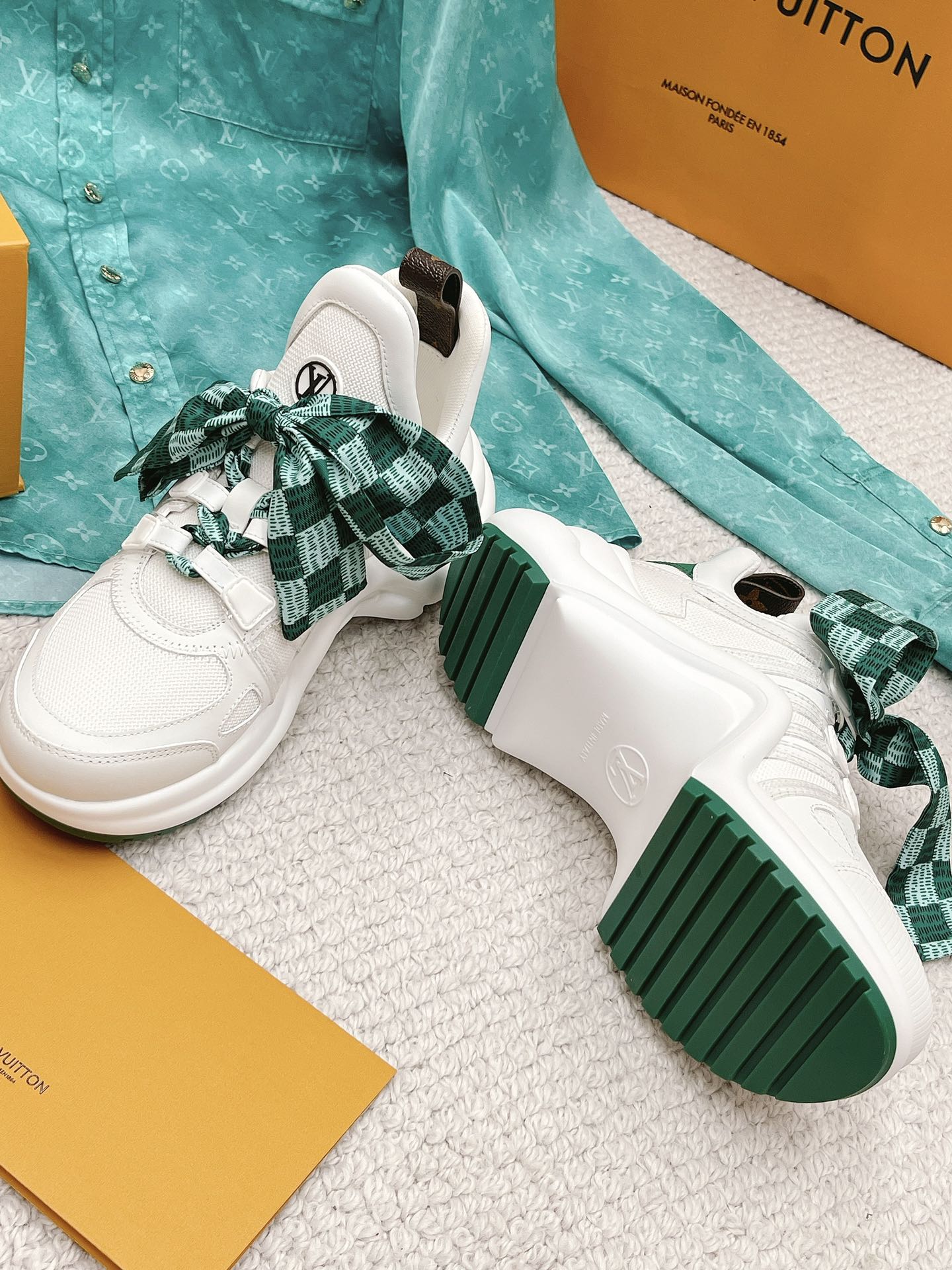 LOUIS VUITTON SNEAKERS