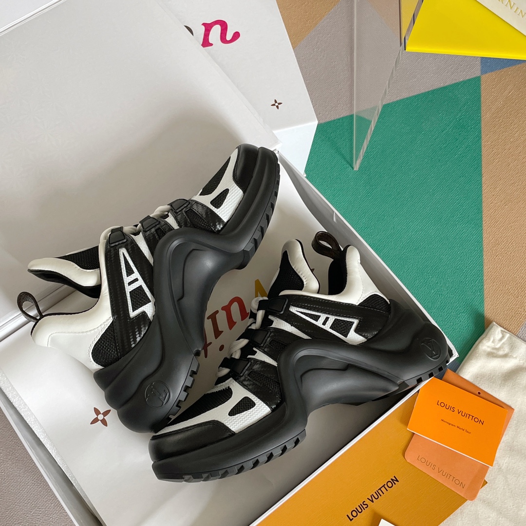 LOUIS VUITTON SNEAKERS