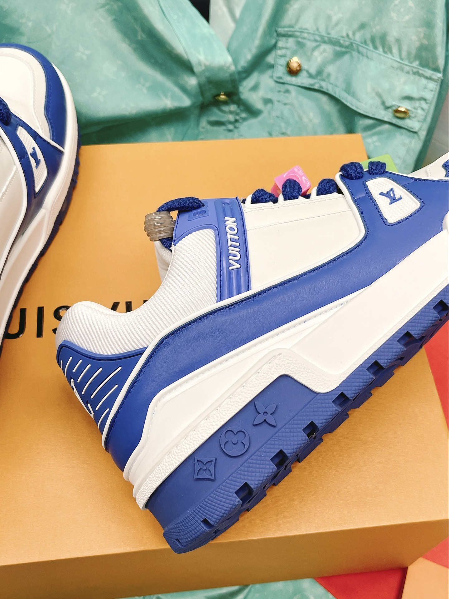 LOUIS VUITTON SNEAKERS