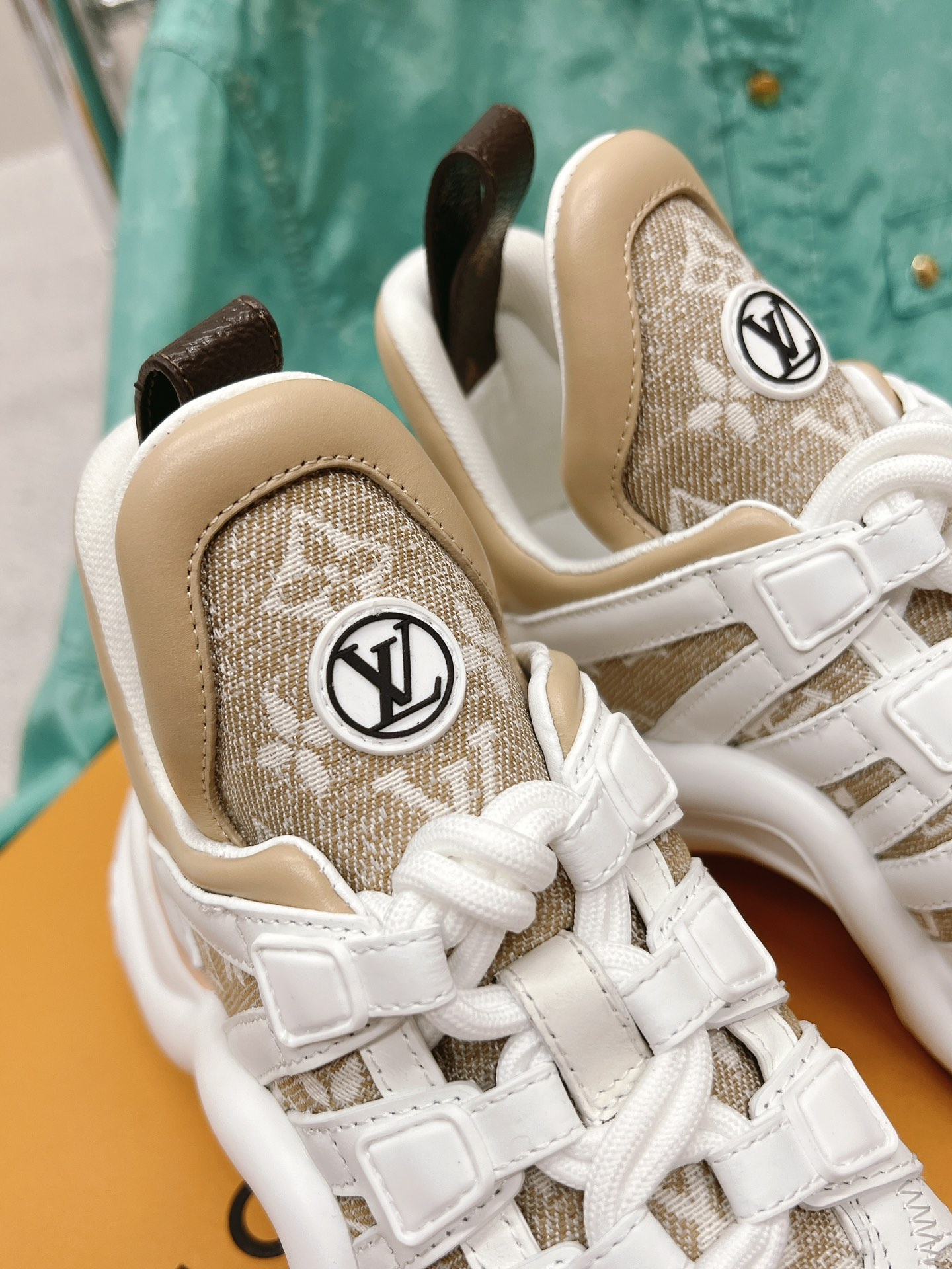 LOUIS VUITTON SNEAKERS
