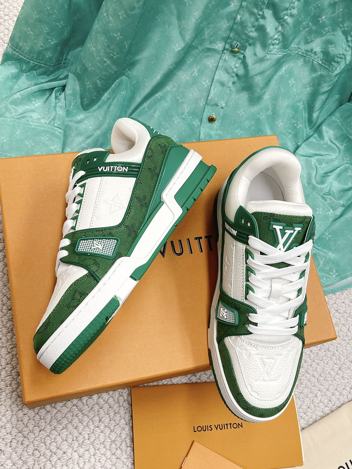LOUIS VUITTON SNEAKERS